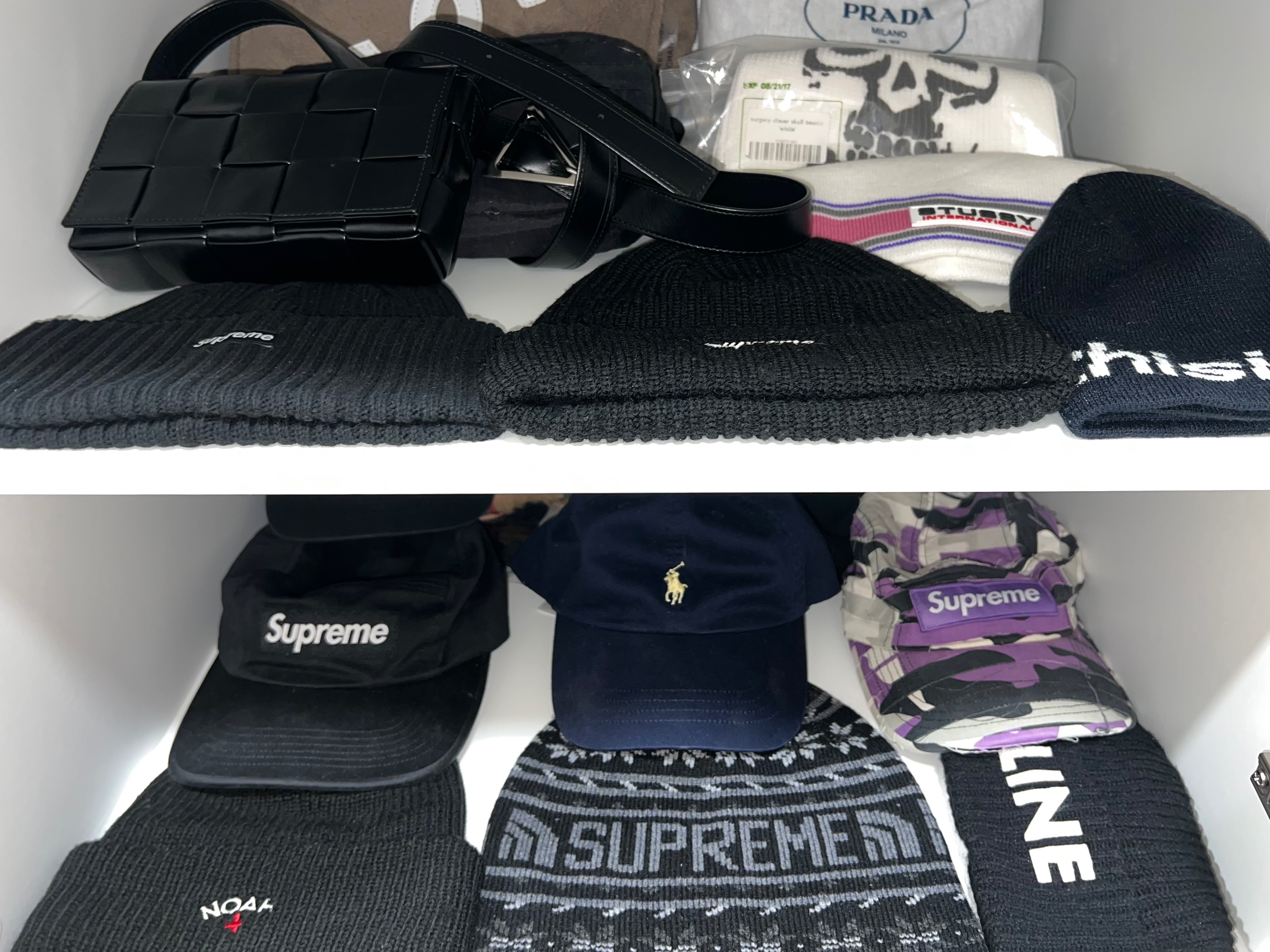 Bottega Veneta Small Cassette Black, Supreme Shoulder Bag Black - 18FW 착용 스타일