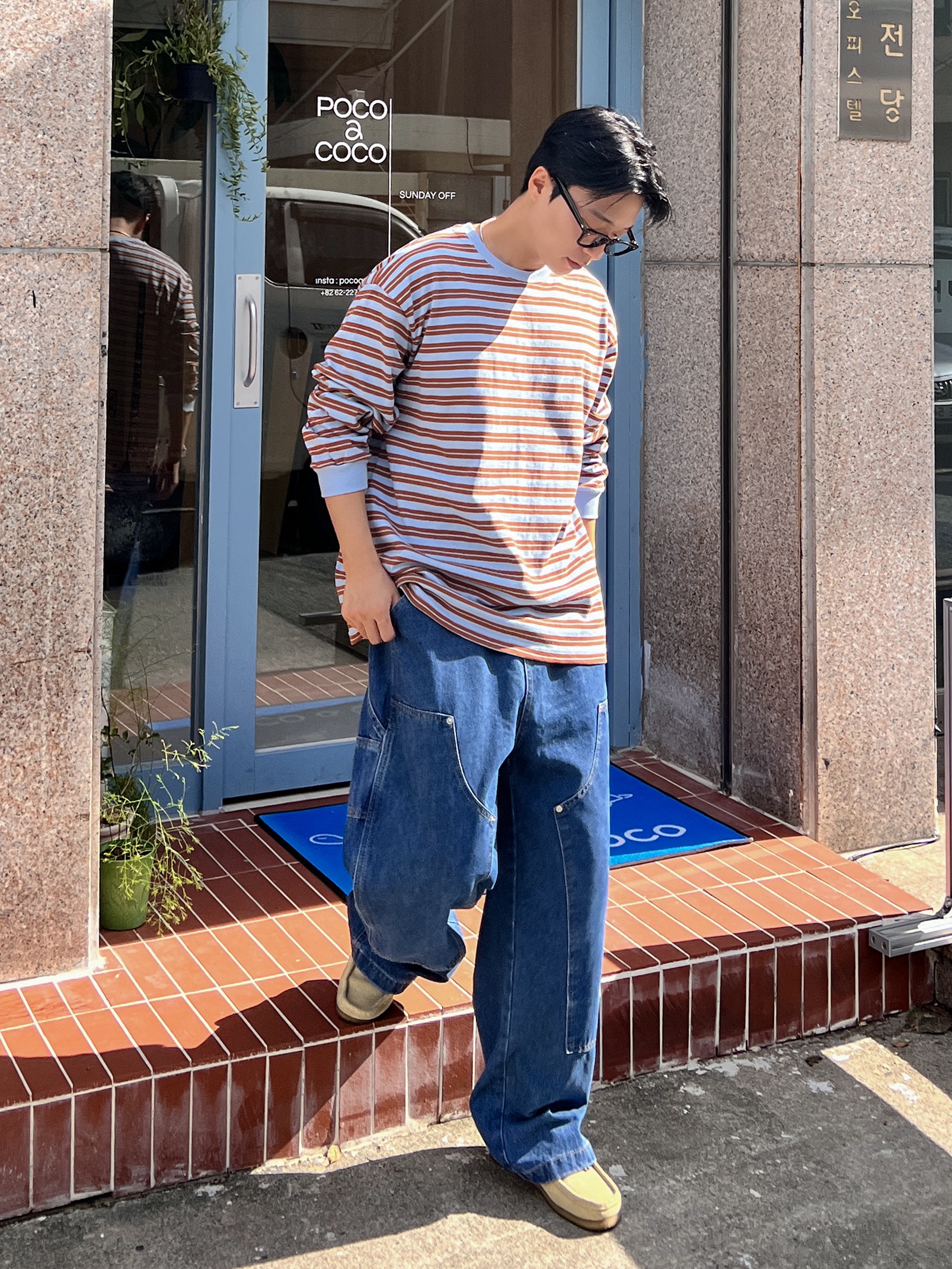 Clarks Wallabee Maple Suede 착용 스타일 - 2