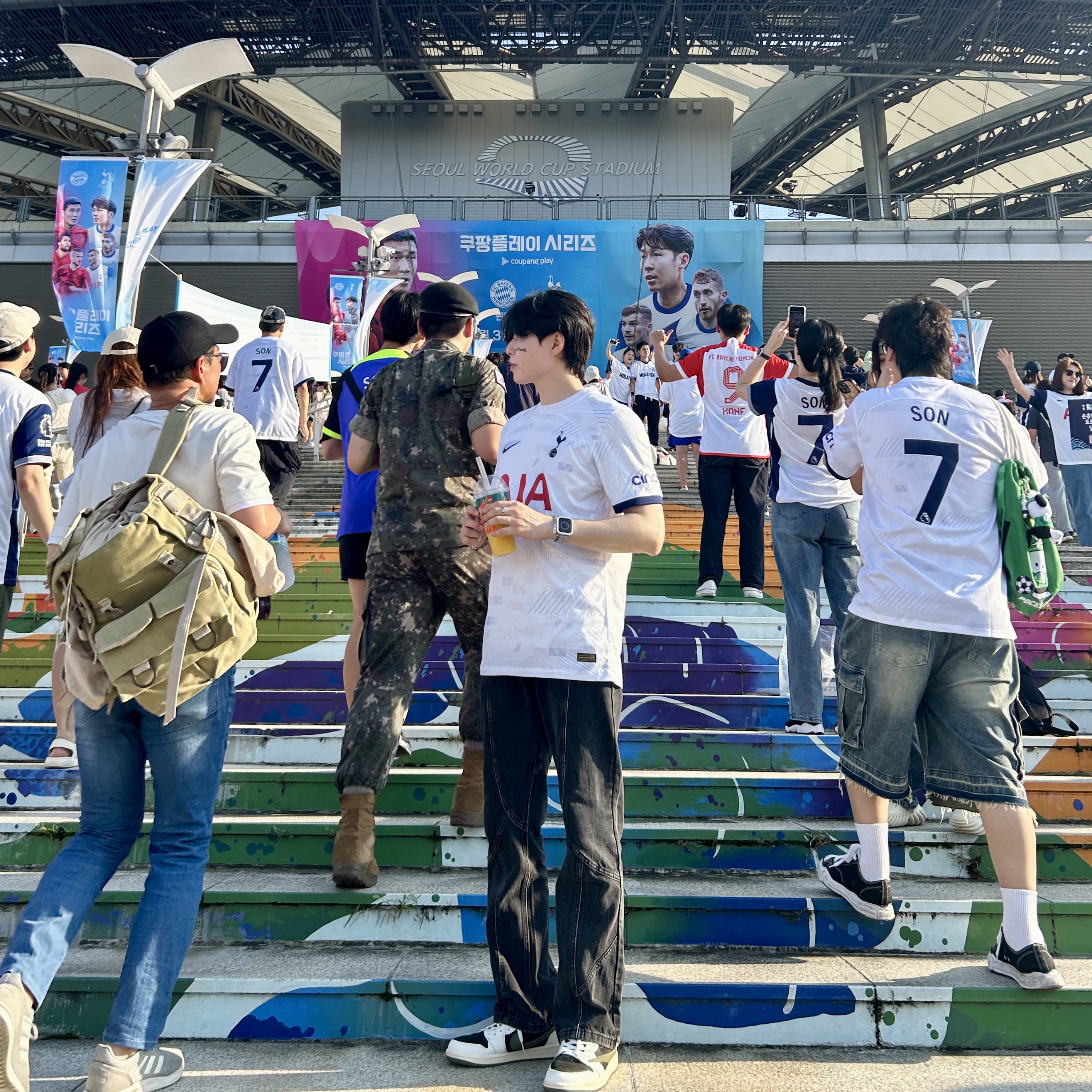 (W) Jordan 1 x Travis Scott Retro Low OG SP Medium Olive, Nike Tottenham Hotspur 2023/24 Dri-Fit ADV Match Home Jersey White (Non Marking Ver.) 착용 스타일