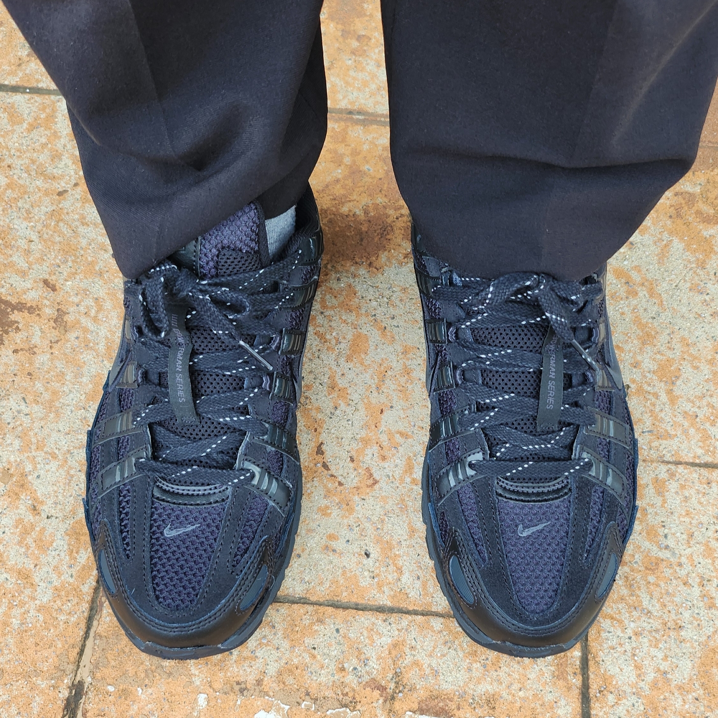Nike P-6000 PRM Triple Black 착용 스타일 - 2