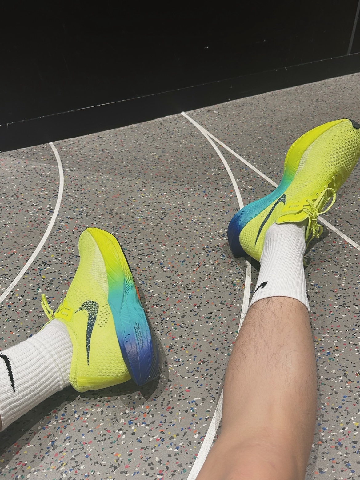 Nike ZoomX Vaporfly Next% 3 Volt Scream Green 착용 스타일 - 2