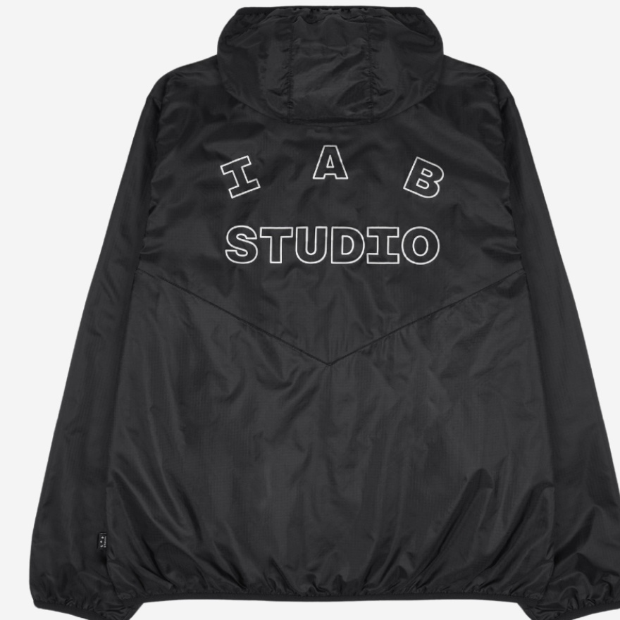 IAB Studio Ripstop Wind Jacket Black 착용 스타일