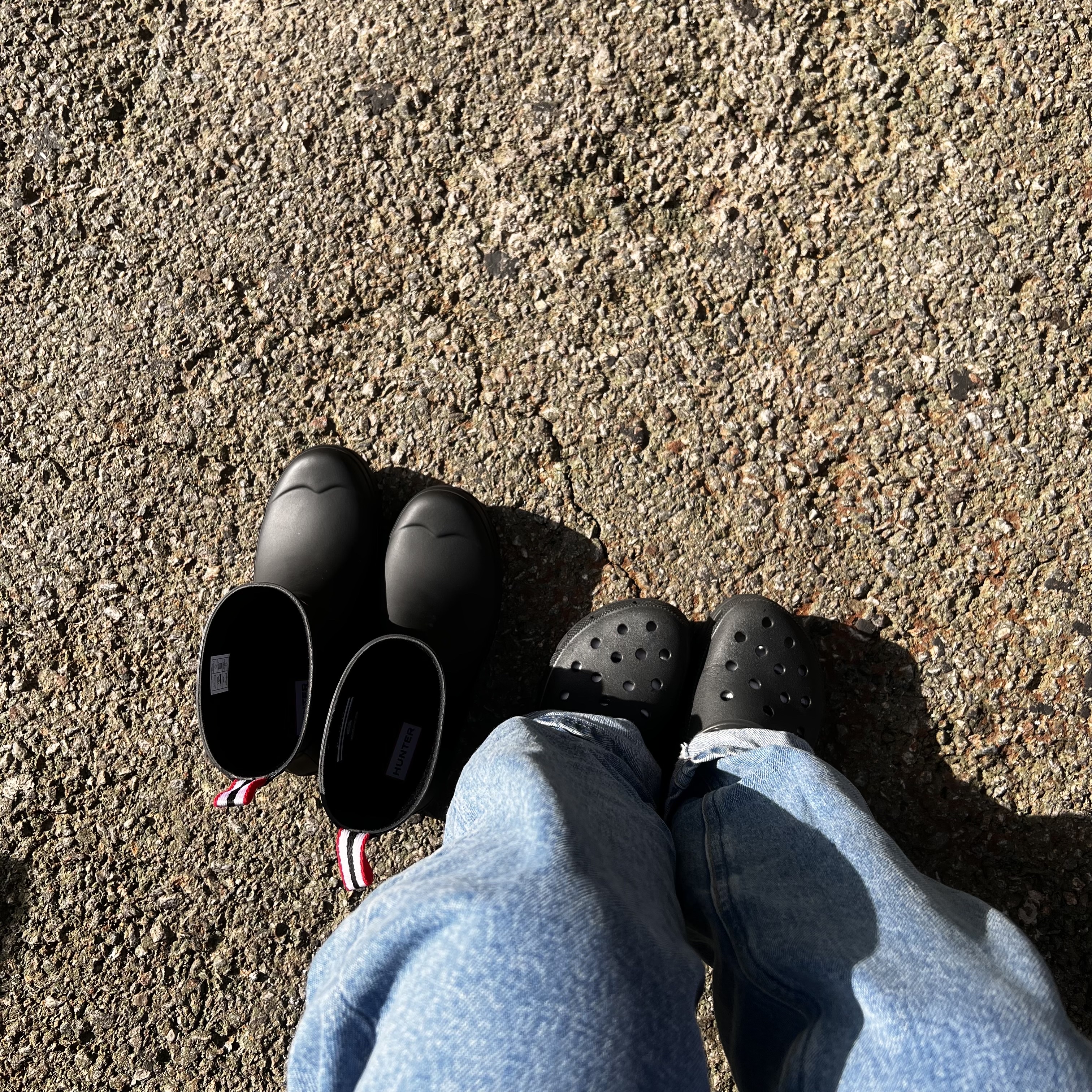 (W) Hunter Play Short Rain Boots Black 착용 스타일 - 3