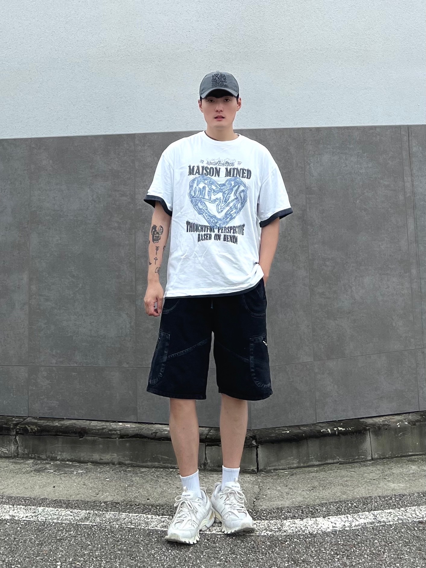 NONFLOOR Wanderlust T-Shirt Washed Charcoal 착용 스타일 - 2