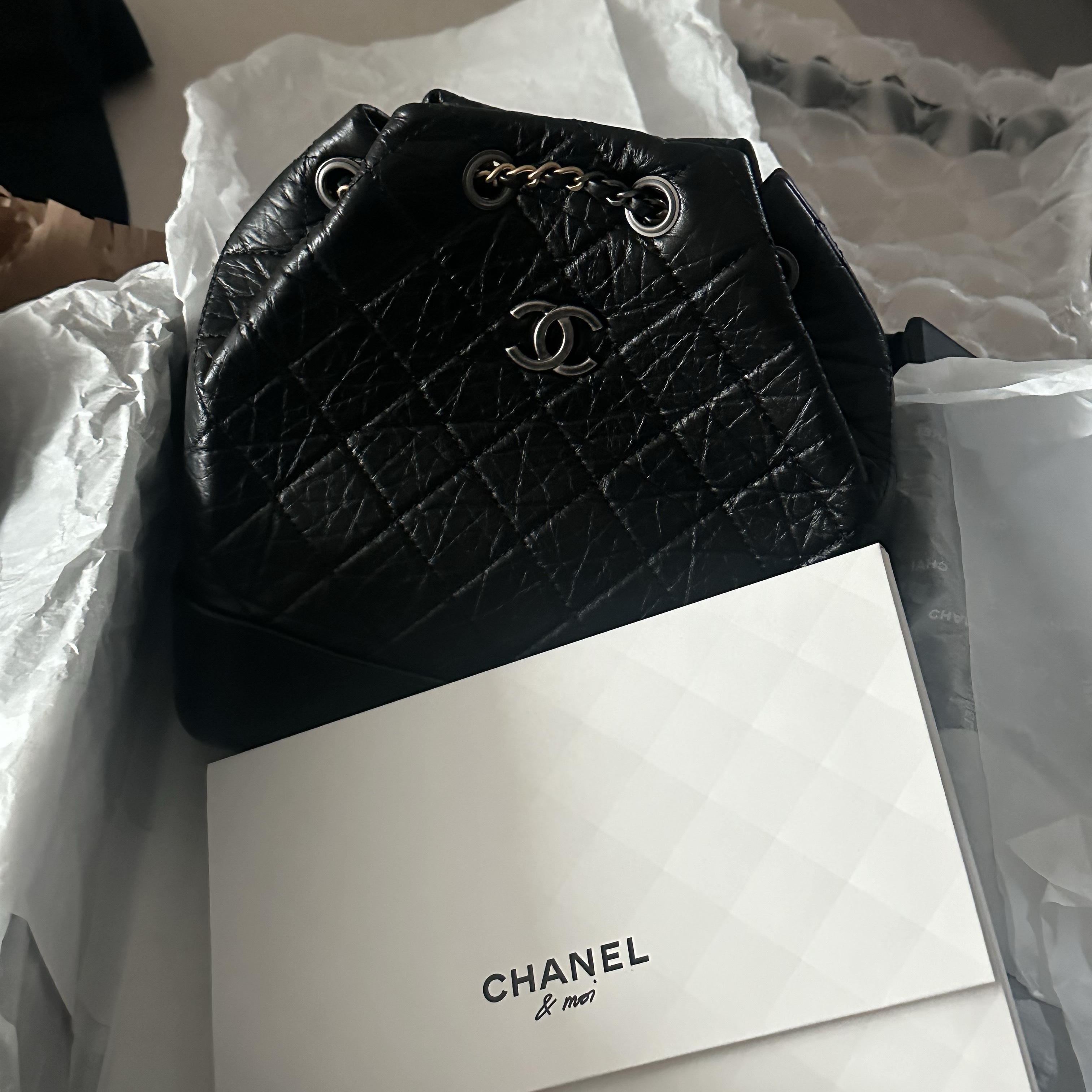 Chanel Small Gabrielle Backpack Aged Calfskin & Gold Silver Black 착용 스타일