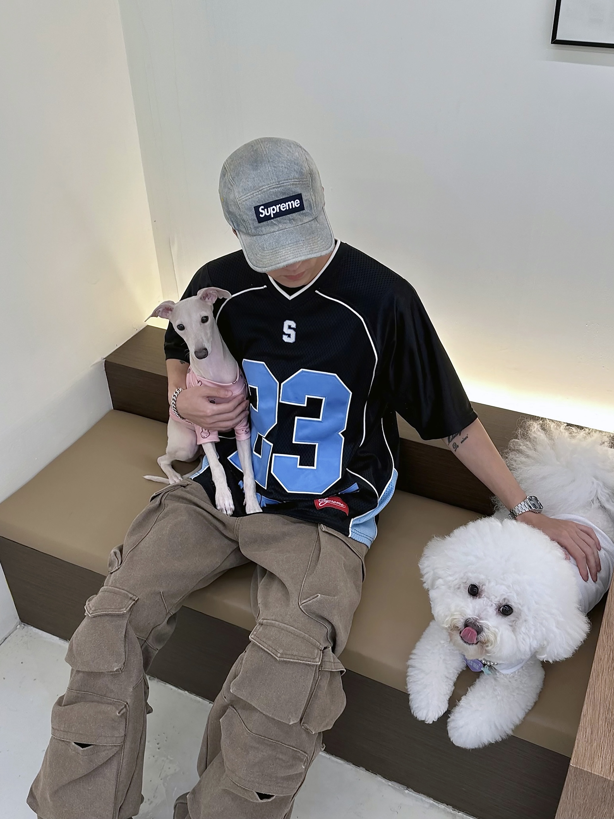 Supreme Perfect Season Football Jersey Black - 23SS, Supreme Denim Camp Cap Dirty Indigo - 23SS 착용 스타일 - 1