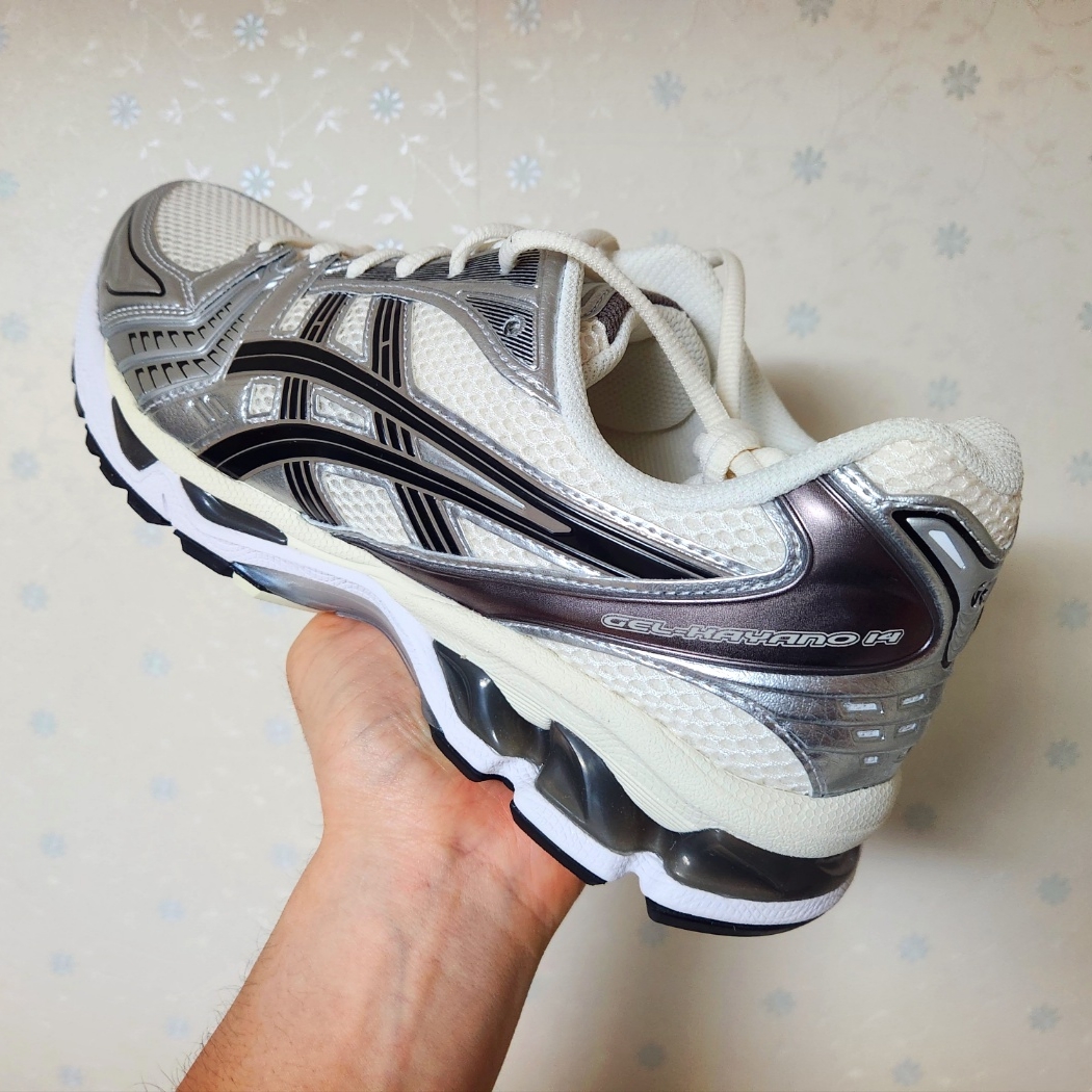 Asics Gel-Kayano 14 Cream Black 착용 스타일 - 2