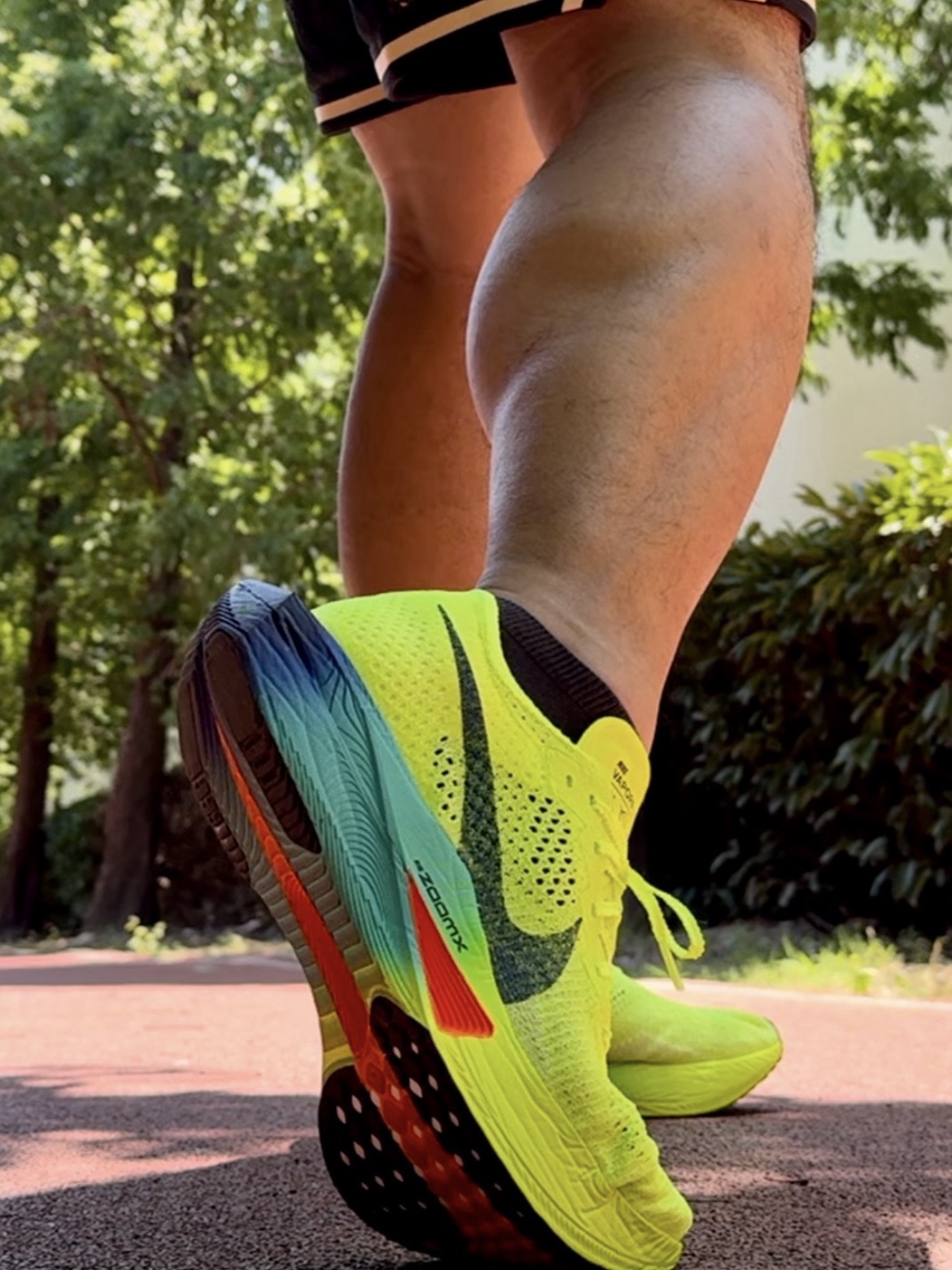 Nike ZoomX Vaporfly Next% 3 Volt Scream Green 착용 스타일 - 3