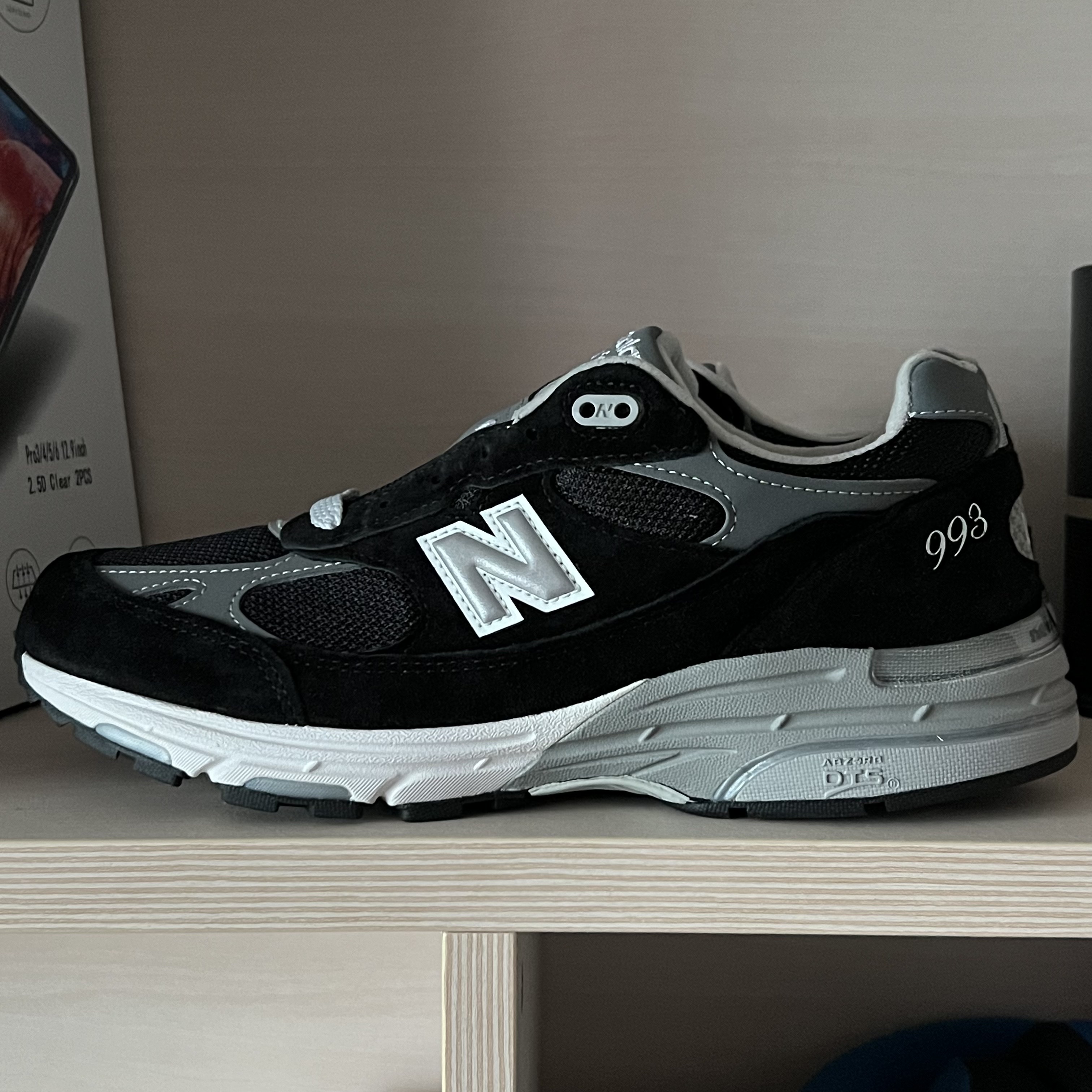 New Balance 993 Made in USA Black - D Standard, New Balance 993 Made in USA Grey - D Standard 착용 스타일 - 2