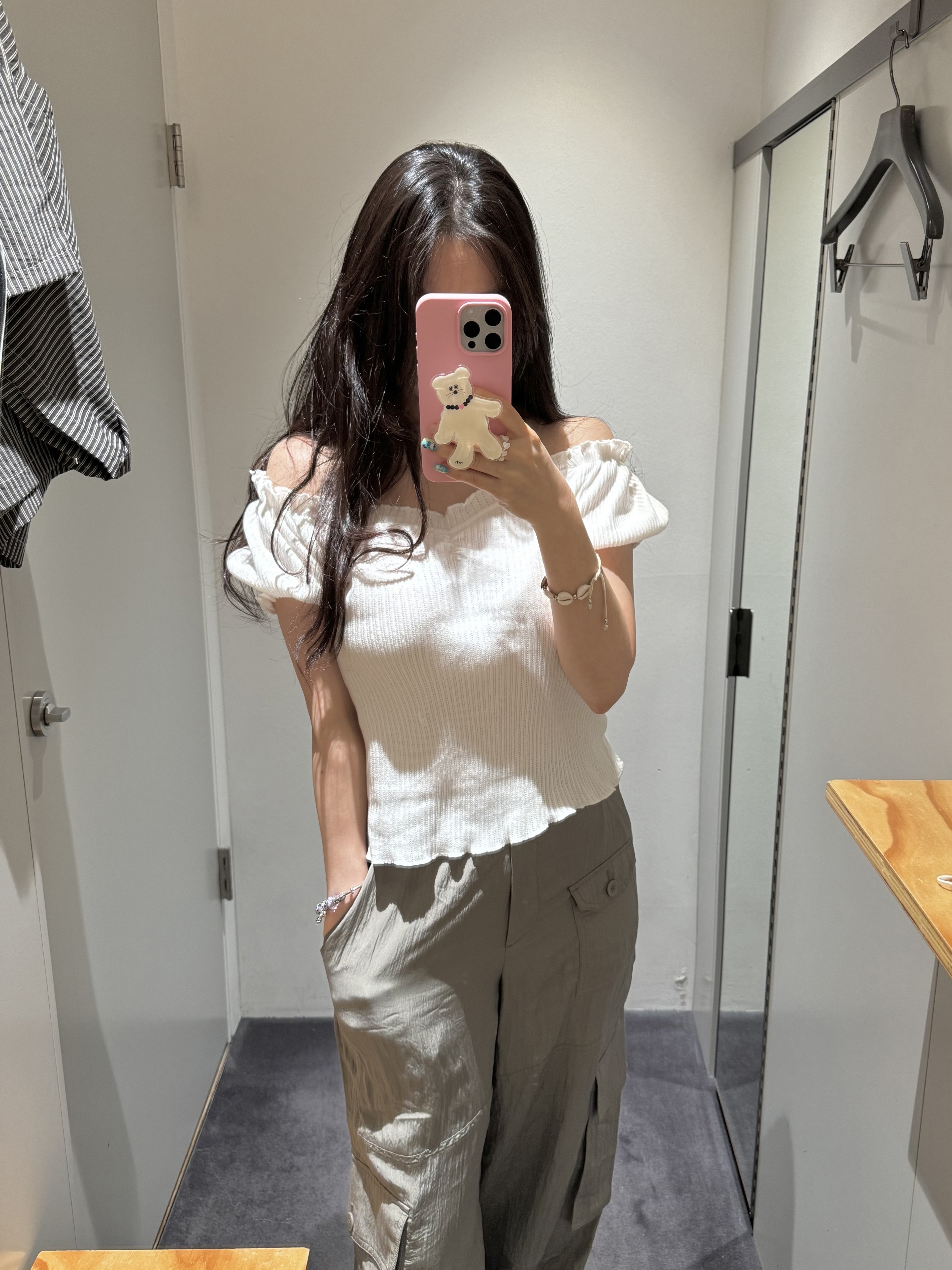 Emis Curvy Shoulder Bag Black, (W) Nike Air Max Koko Sandal White 착용 스타일 - 2