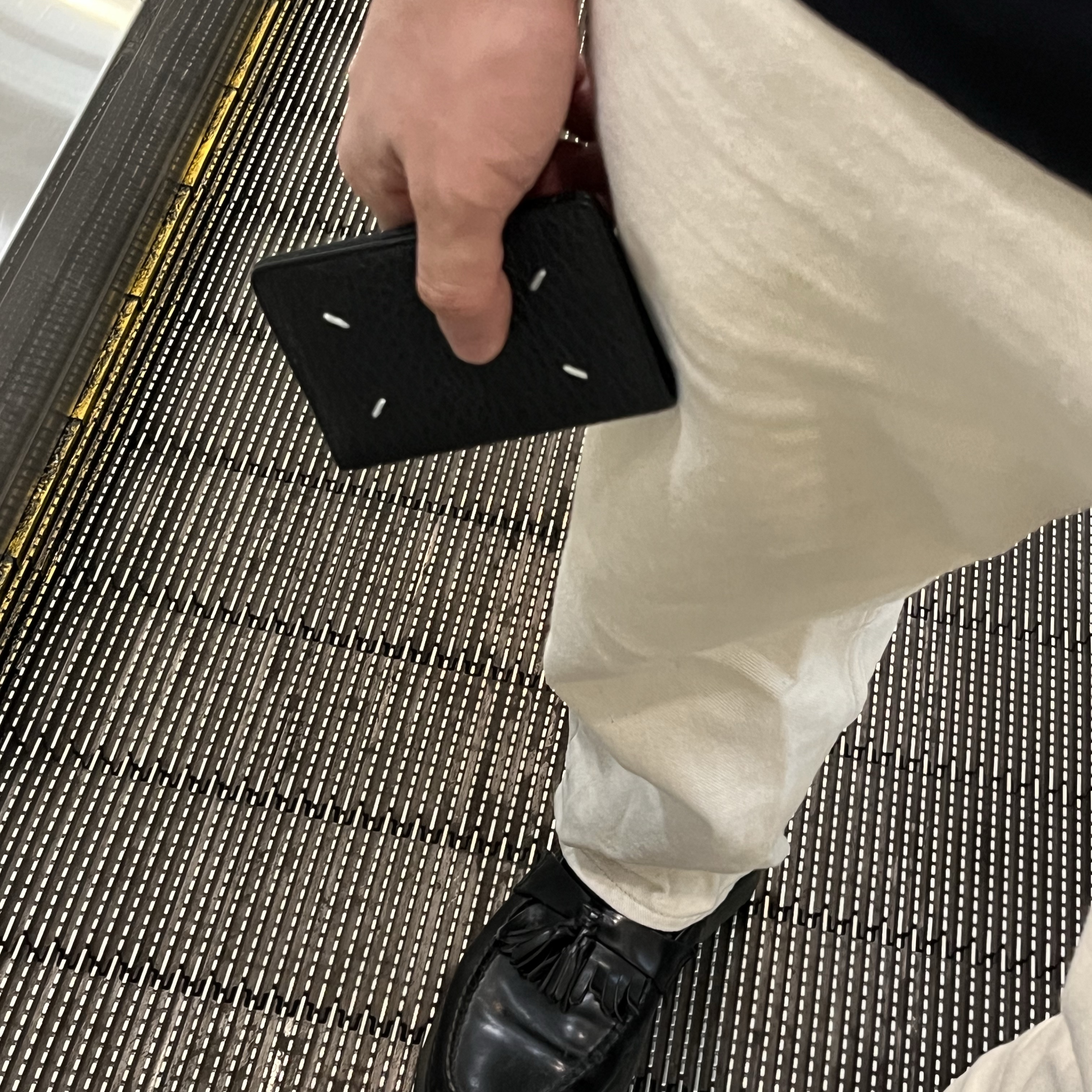 Maison Margiela Bovine Leather Card Holder Black 착용 스타일 - 3