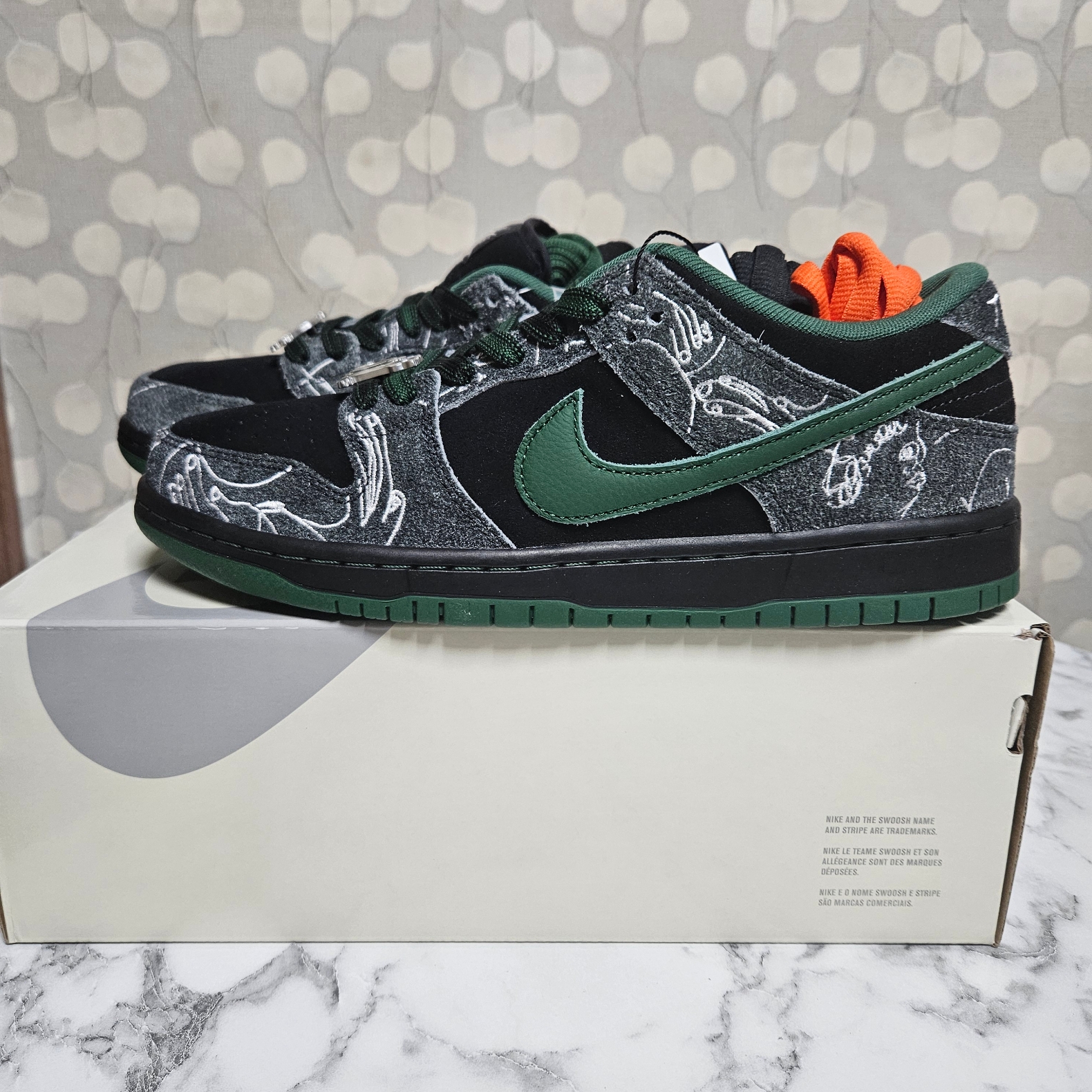 Nike x There SB Dunk Low Pro Anthracite and Gorge Green 착용 스타일 - 2