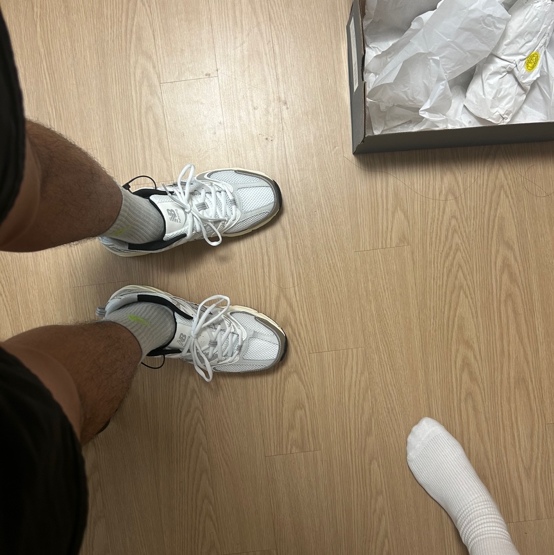 New Balance 530 Silver Cream 착용 스타일