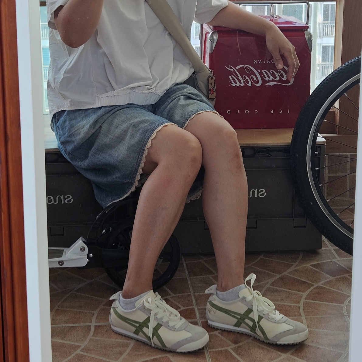(W) Helen Kaminski Bianca Nougat Natural Logo, Onitsuka Tiger Mexico 66 Vintage Birch Cactus Green 착용 스타일 - 5