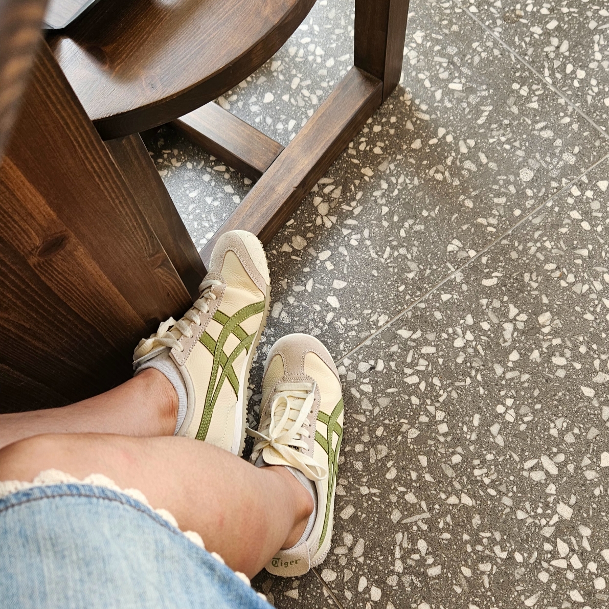 (W) Helen Kaminski Bianca Nougat Natural Logo, Onitsuka Tiger Mexico 66 Vintage Birch Cactus Green 착용 스타일 - 3
