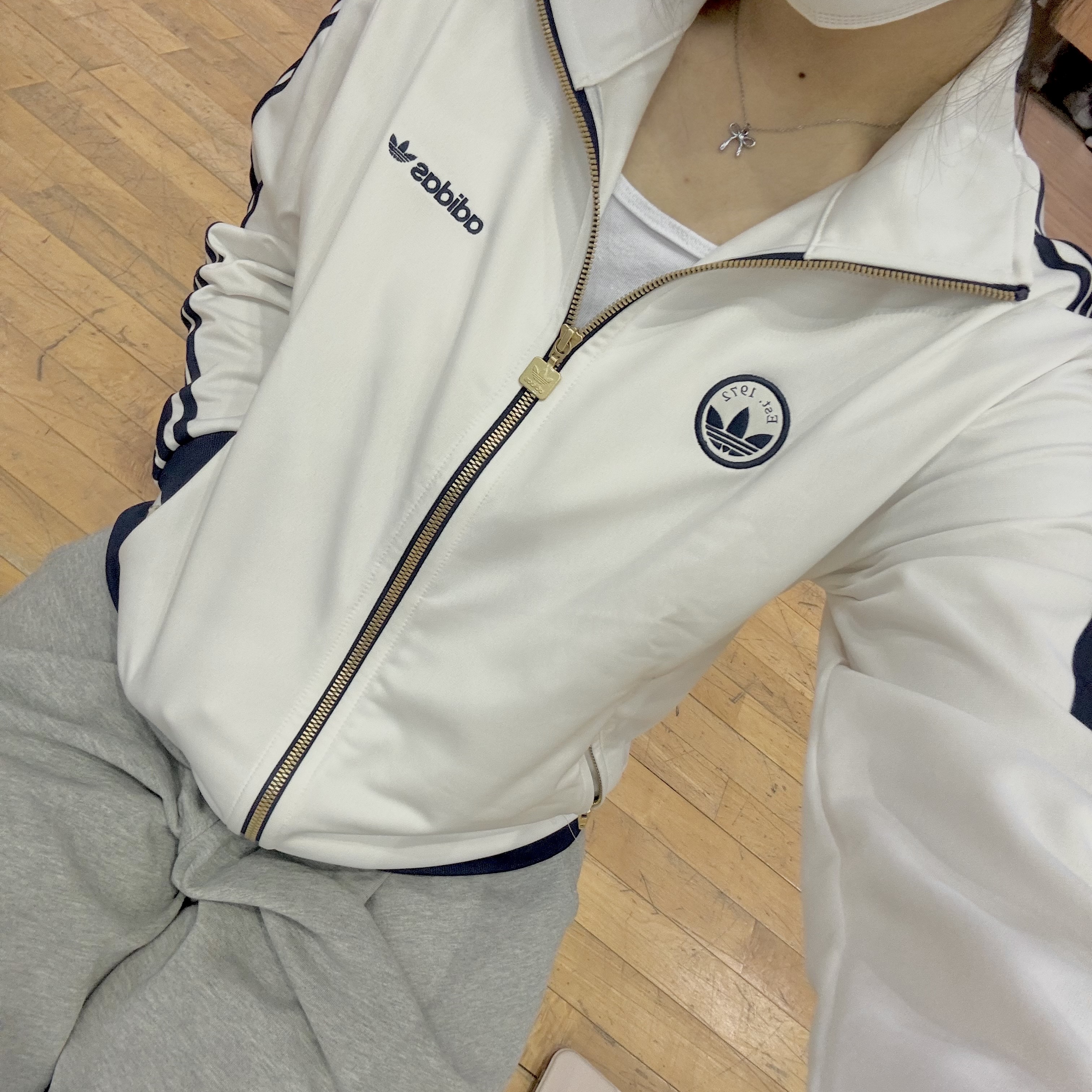 (W) Adidas Firebird Badge Track Top Cloud White - KR Sizing 착용 스타일