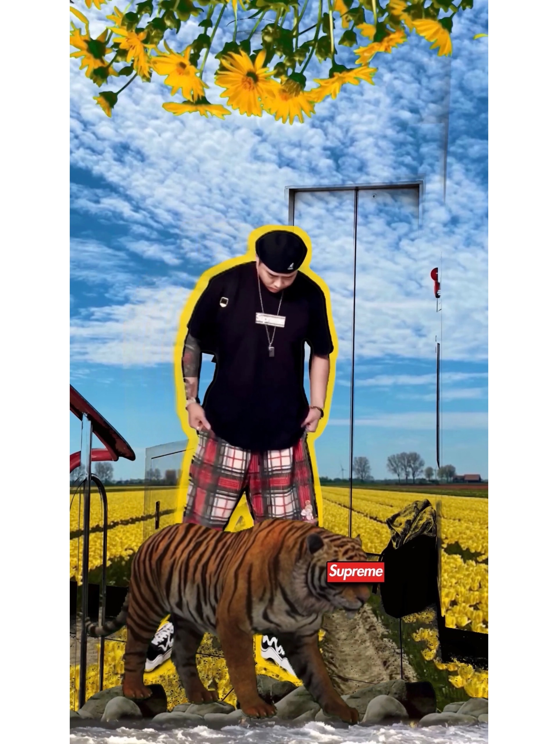 Supreme x Kangol Ventair Logo 504 Black - 22SS, Supreme x Burberry Box Logo T-Shirt Black - 22SS 착용 스타일 - 2
