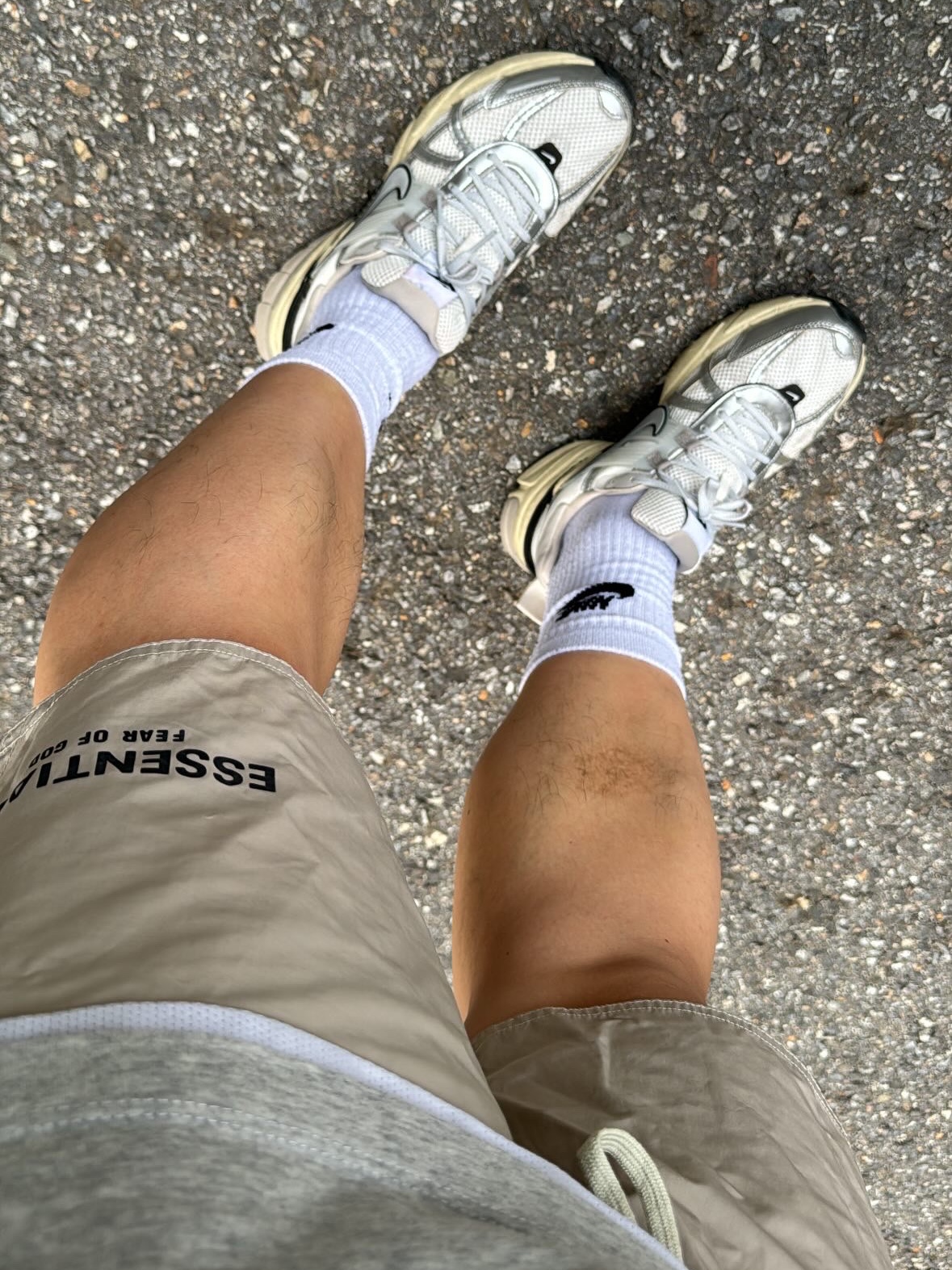 Nike V2K Run Summit White Metallic Silver, Essentials Volley Shorts Moss - 20SS 착용 스타일
