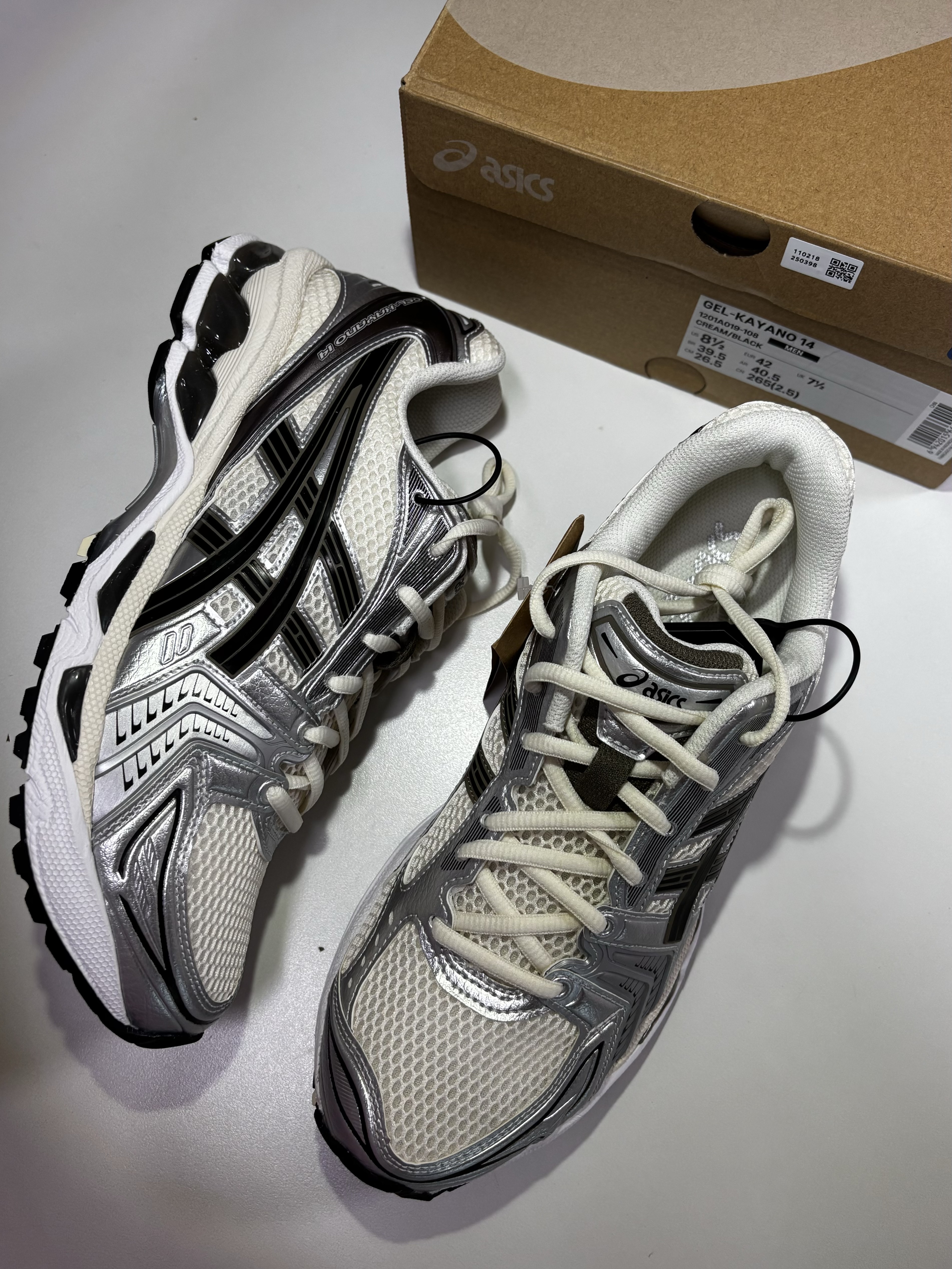 Asics Gel-Kayano 14 Cream Black 착용 스타일 - 1