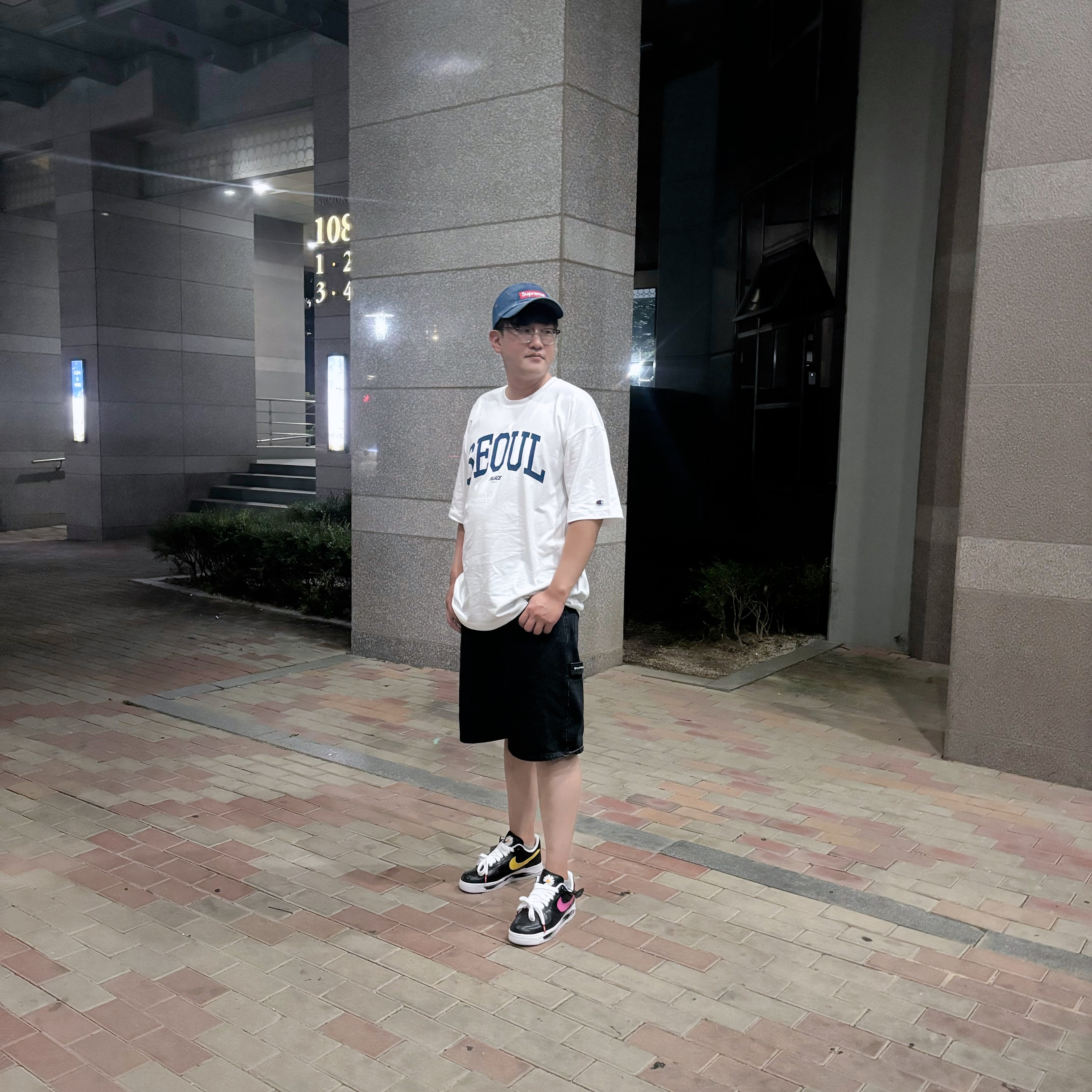 Nike x Peaceminusone Air Force 1 Low Para-Noise 3.0 Black and Multicolor, Palace x Champion Shop T-Shirt Seoul White - 24FW 착용 스타일 - 1