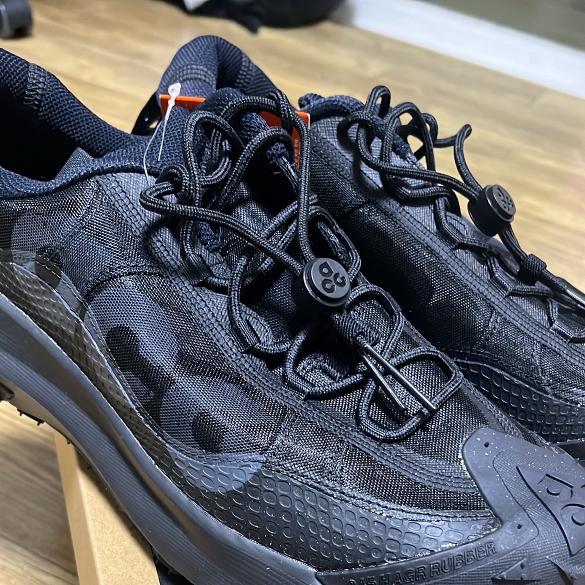 Nike ACG Mountain Fly 2 Low Black 착용 스타일