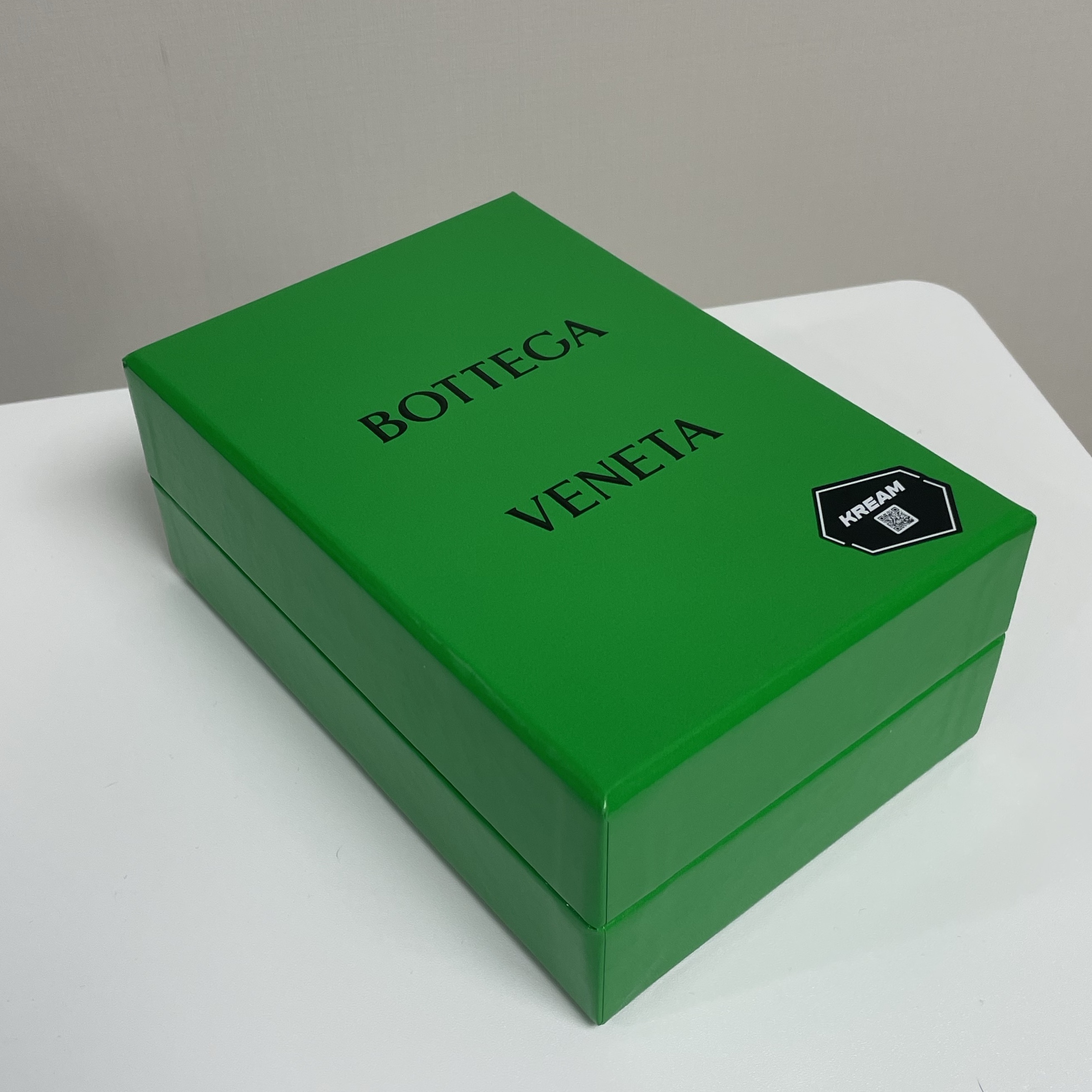 Bottega Veneta Credit Card Case Lambskin & Calfskin Black 착용 스타일 - 3