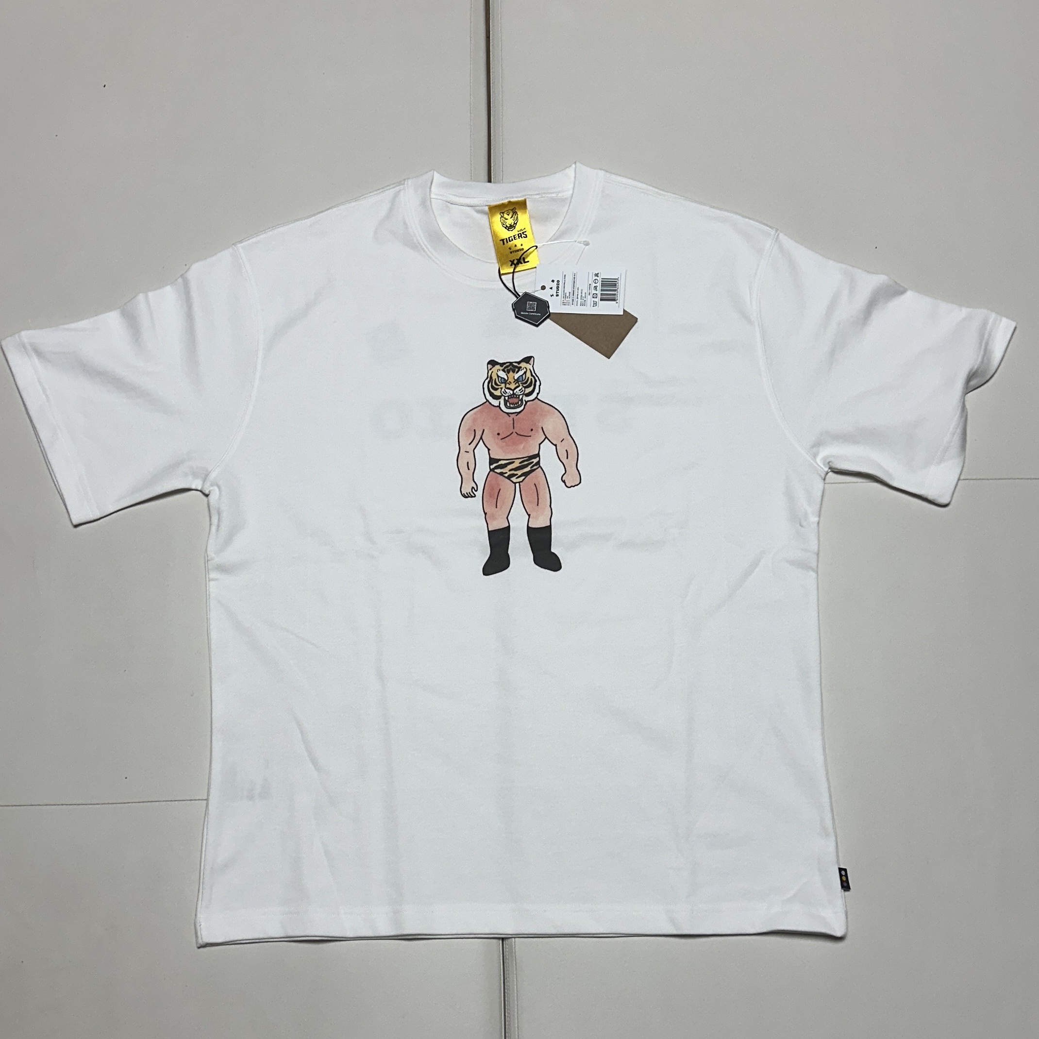 Kia Tigers x IAB Studio Tiger Mask T-Shirt White 착용 스타일 - 1