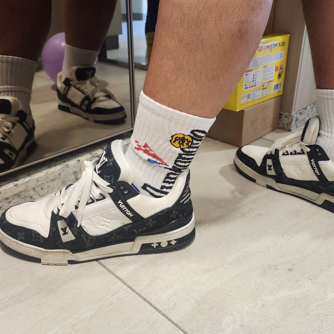 Louis Vuitton LV Trainer Sneakers Monogram Denim Black, Nike Field General 82 SP Aluminum and Total Orange 착용 스타일 - 1