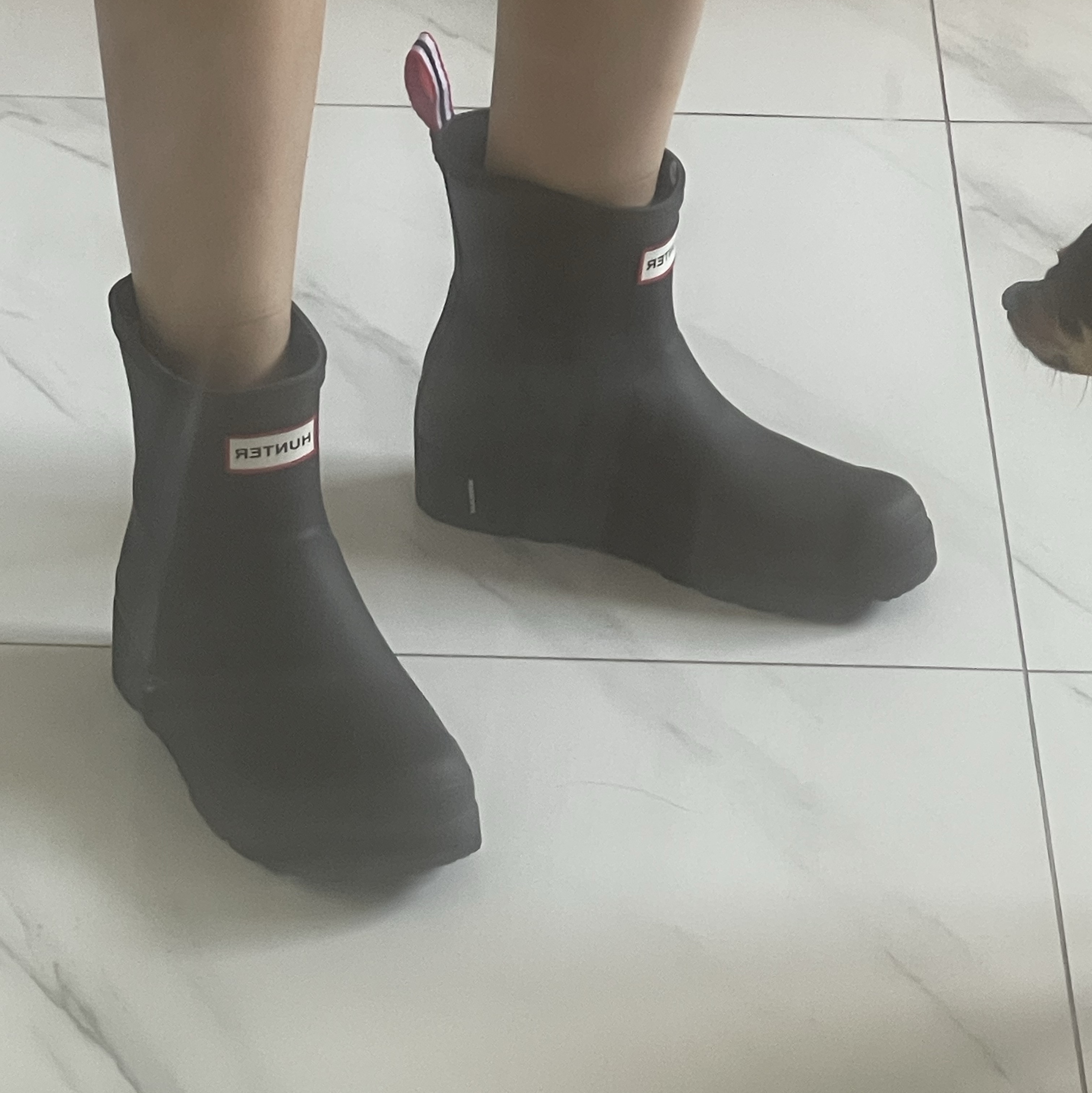 (W) Hunter Play Short Rain Boots Black 착용 스타일