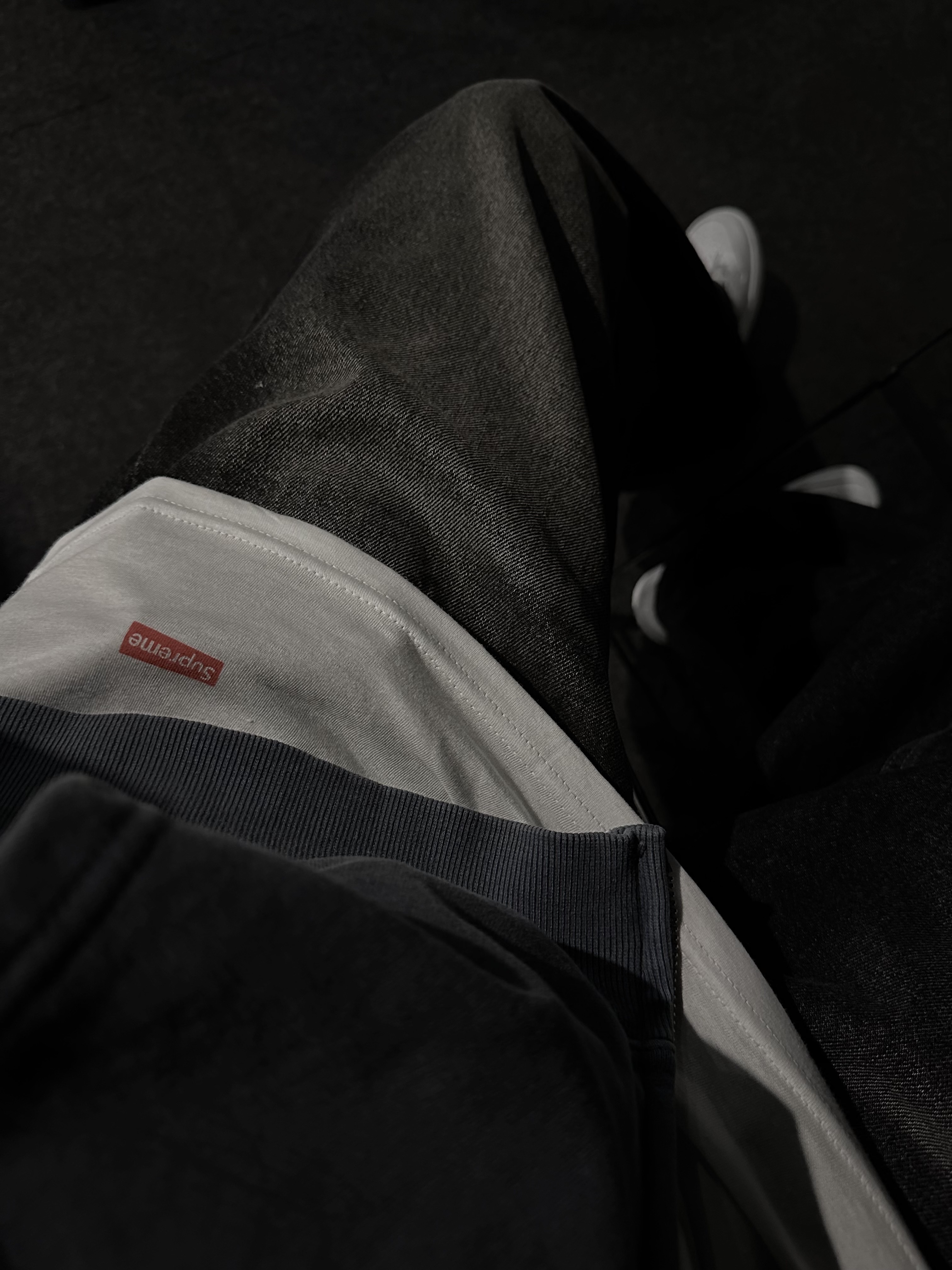 Supreme Hanes Tagless T-Shirt White (3 Pack) 착용 스타일 - 2