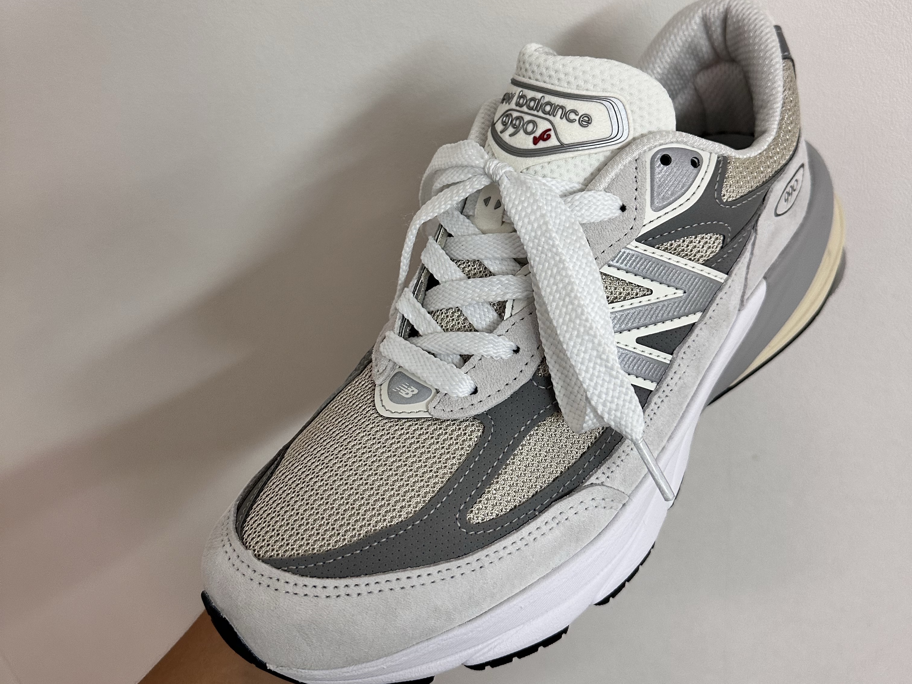 New Balance 990v6 Made in USA Reflection Marblehead 착용 스타일 - 1