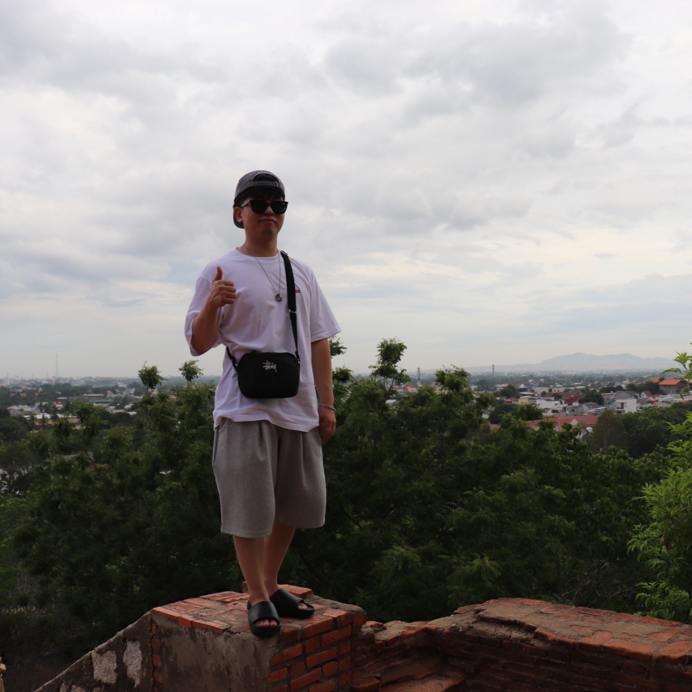 Supreme Pigment Print S Logo 6-Panel Grey - 22FW, Supreme Small Box T-Shirt White - 24SS 착용 스타일