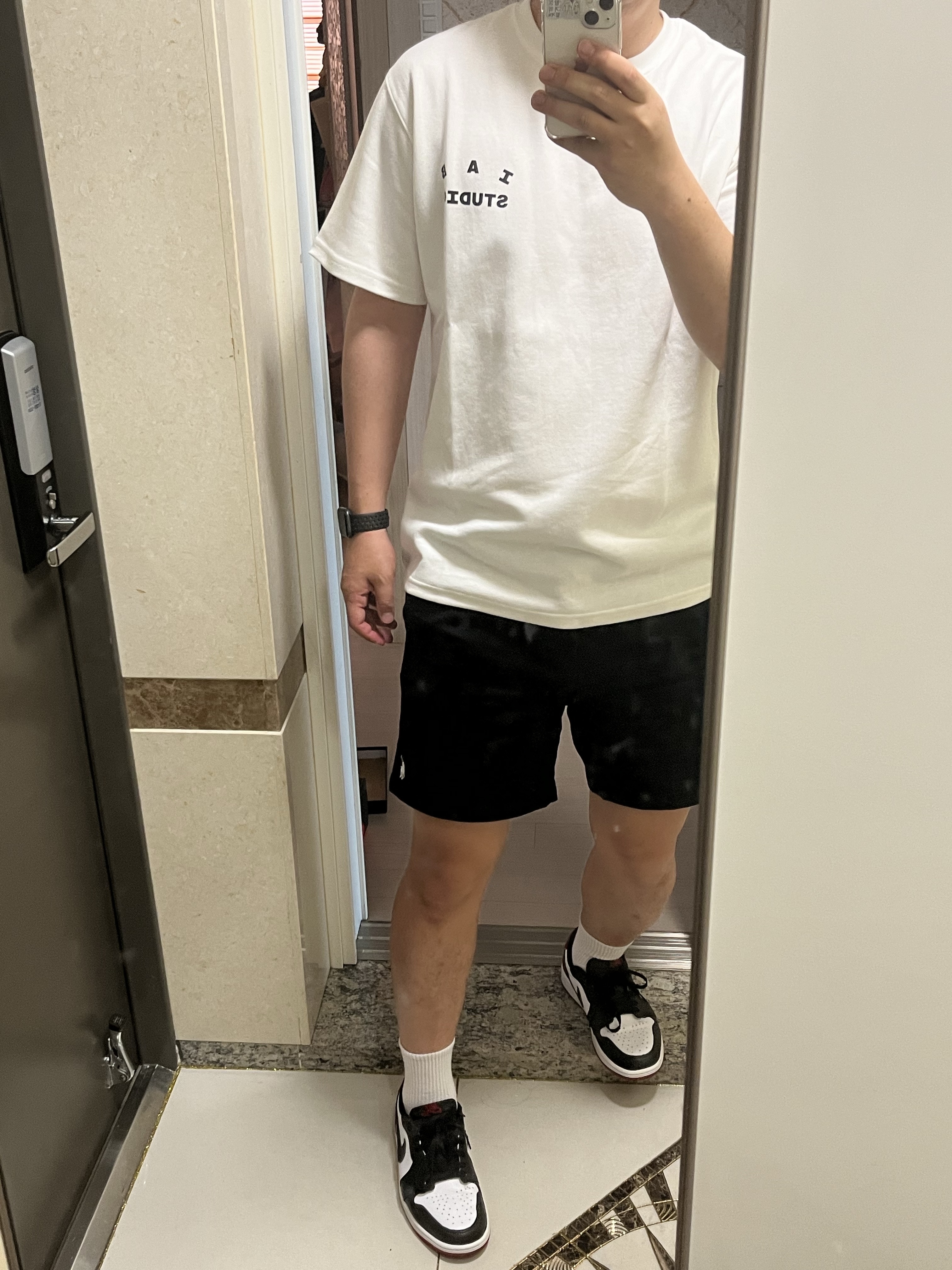 IAB Studio T-Shirt White - 23FW, Jordan 1 Retro Low OG Black Toe 착용 스타일