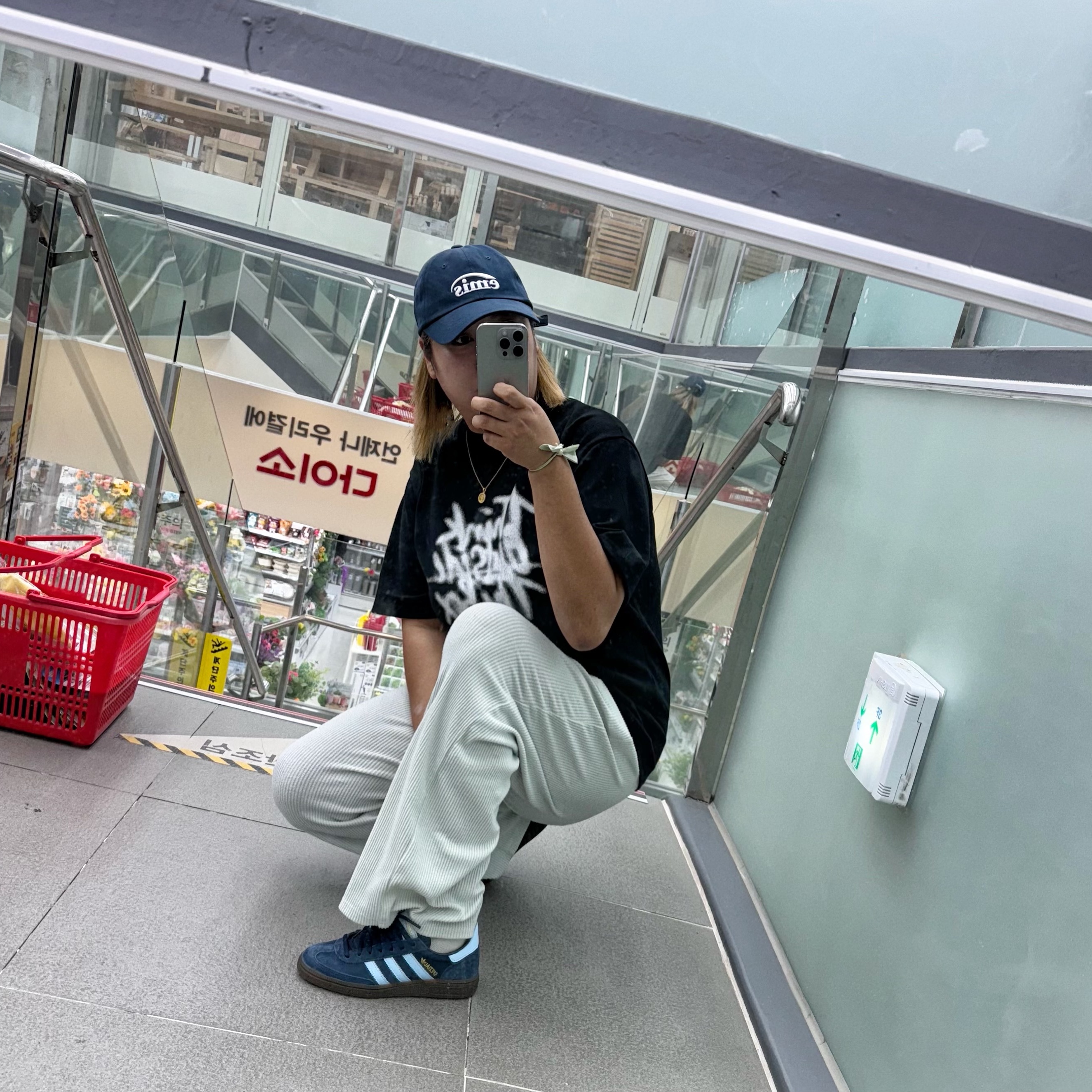Adidas Spezial Handball Collegiate Navy, Emis New Logo Emis Cap Navy 착용 스타일 - 1