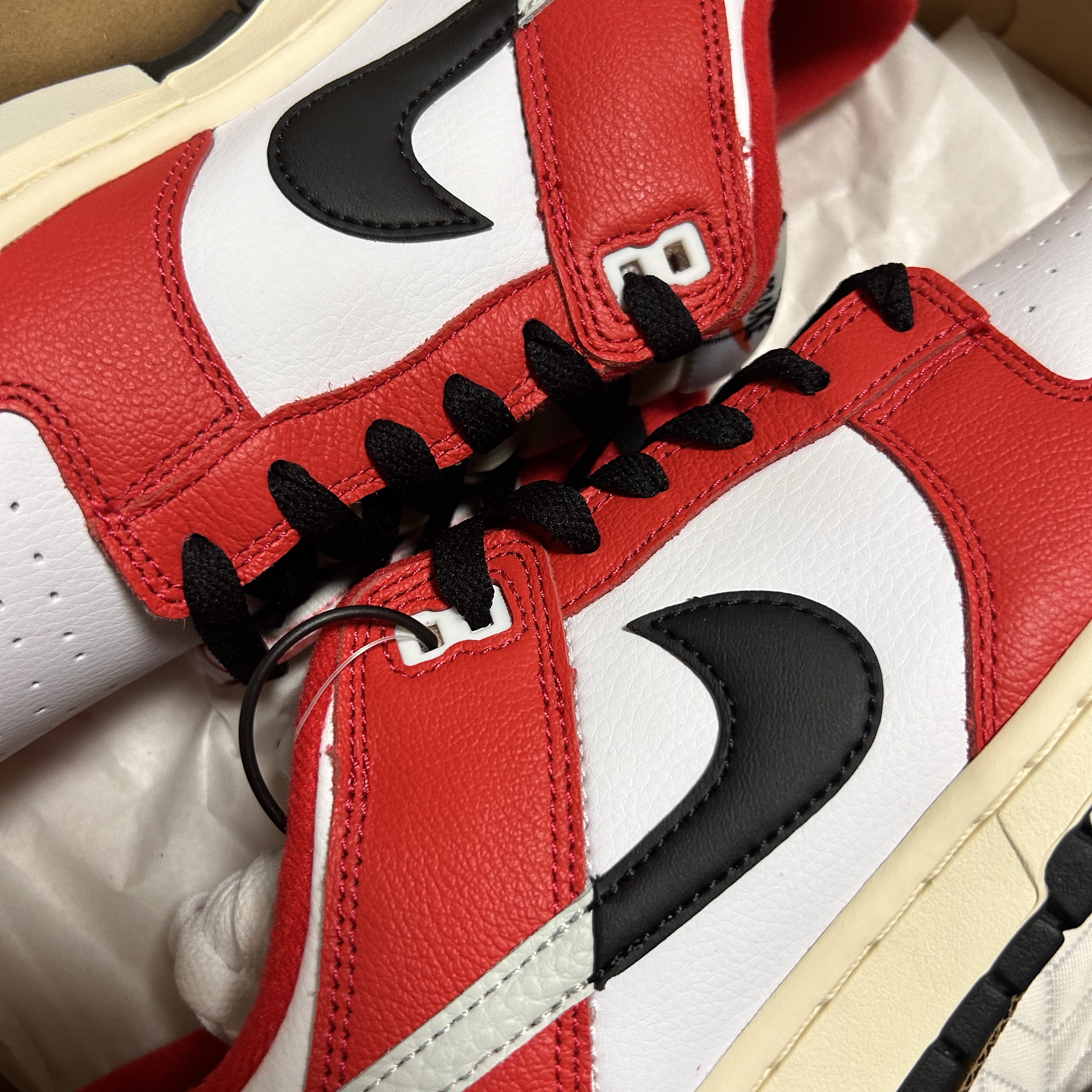 Nike Dunk Low Retro PRM University Red Black 착용 스타일