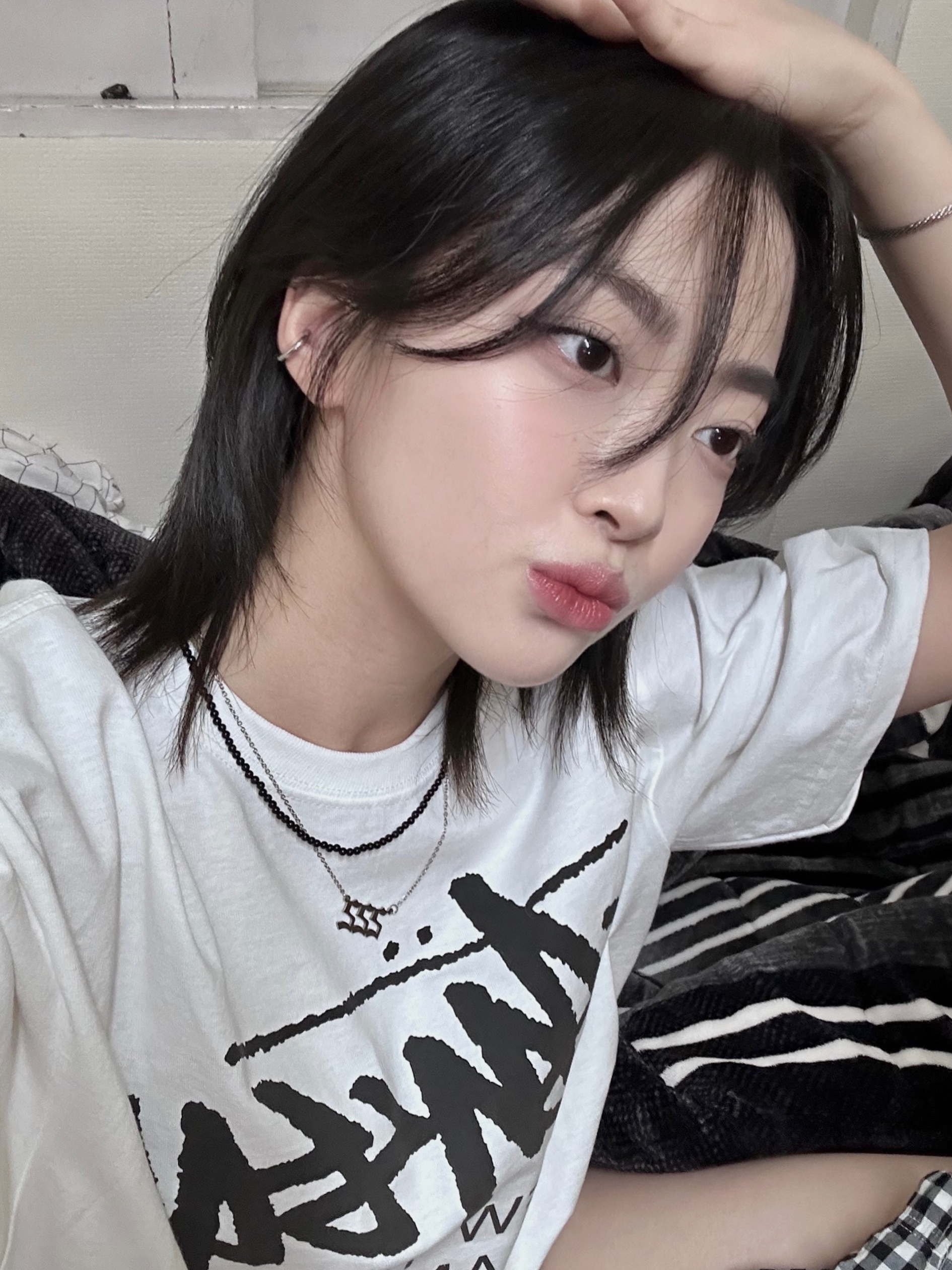Stussy World Tour T-Shirt White 2024,2025 착용 스타일 - 1