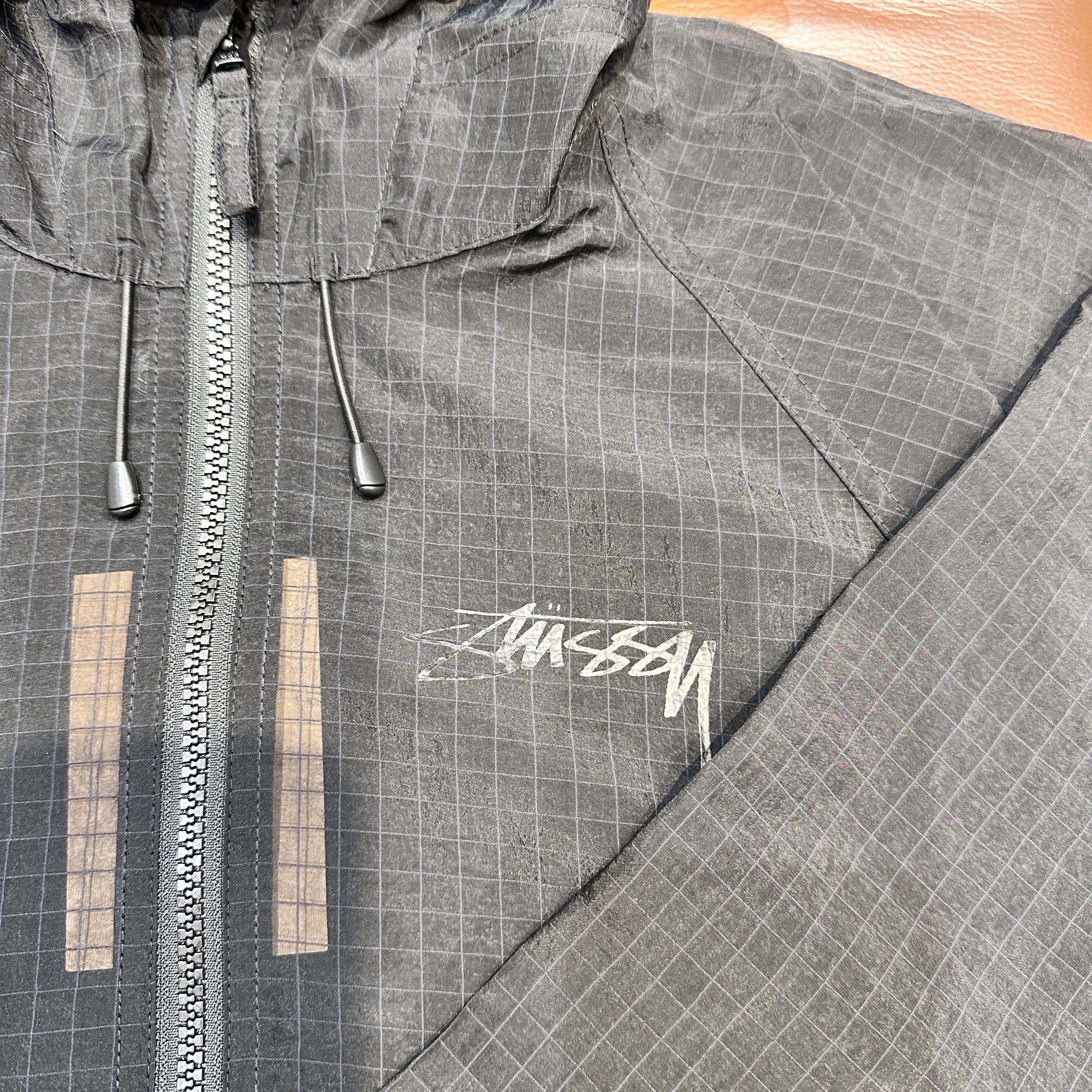 Stussy Beach Shell Transparent Ripstop Black 착용 스타일 - 2