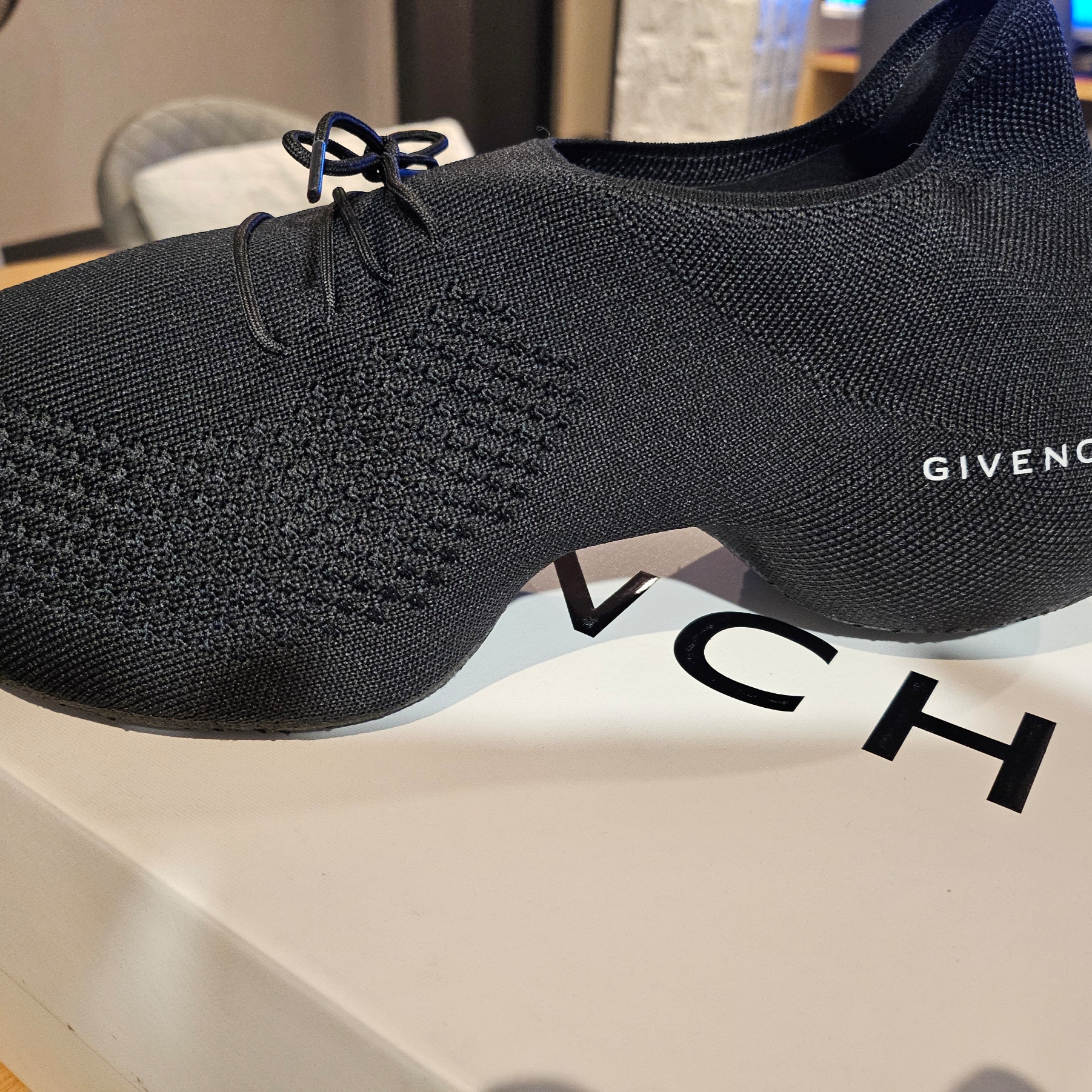 Givenchy TK-360 Knit Sneakers Black 착용 스타일
