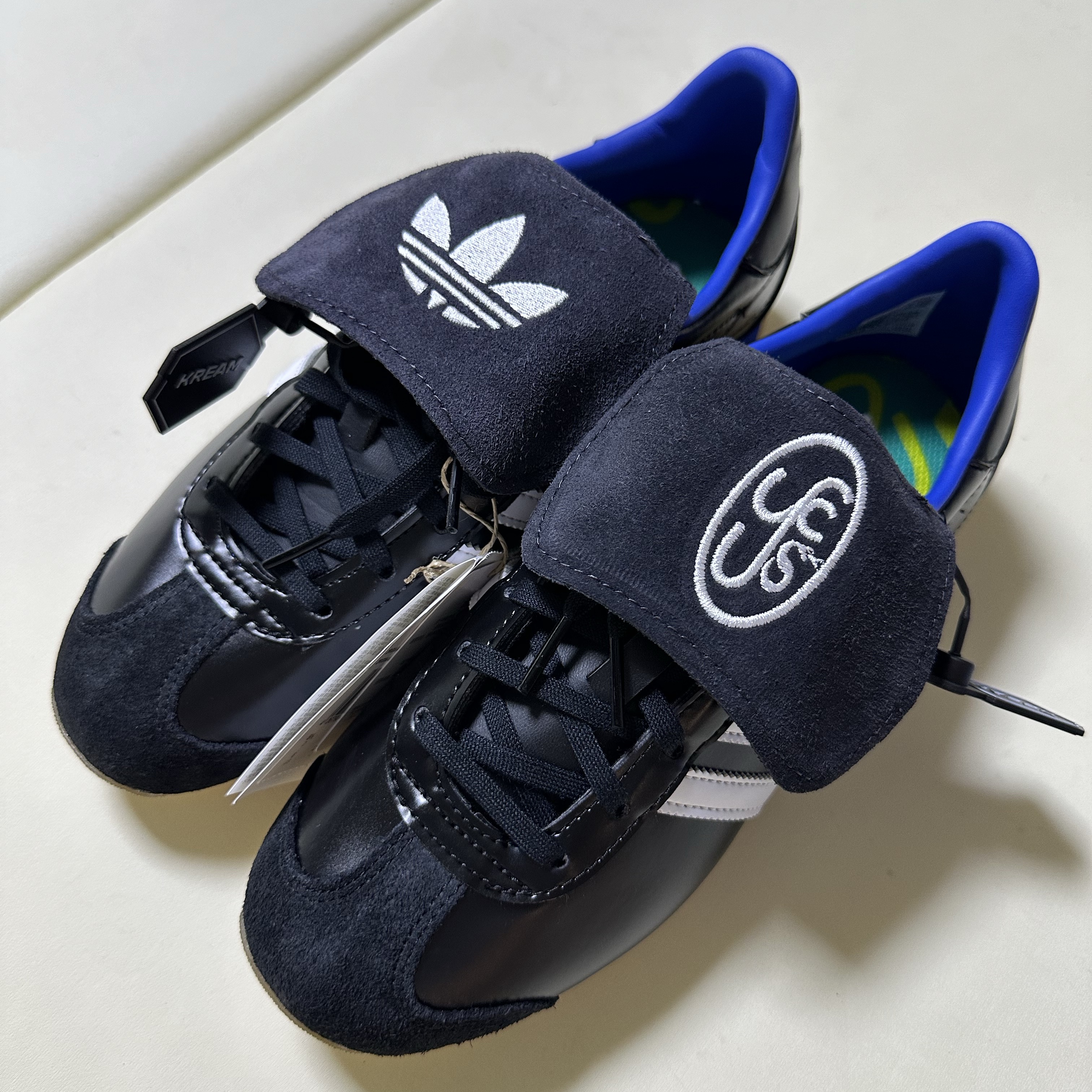 Adidas x Yeseyesee Country OG Core Black Cloud White 착용 스타일 - 3