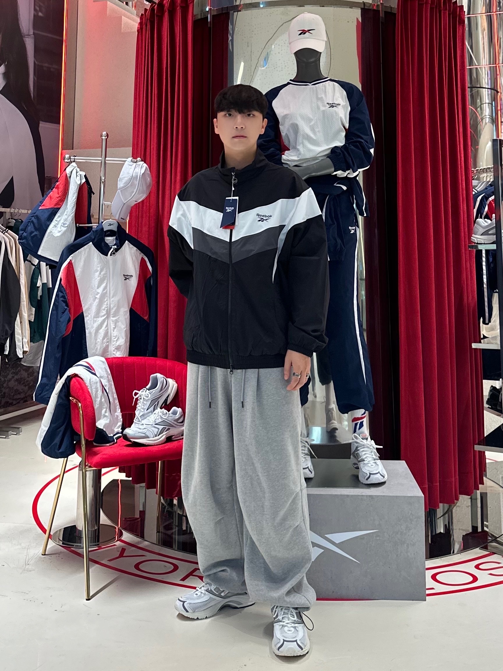 Reebok Legend Warm-Up Windbreaker Off White 착용 스타일 - 1