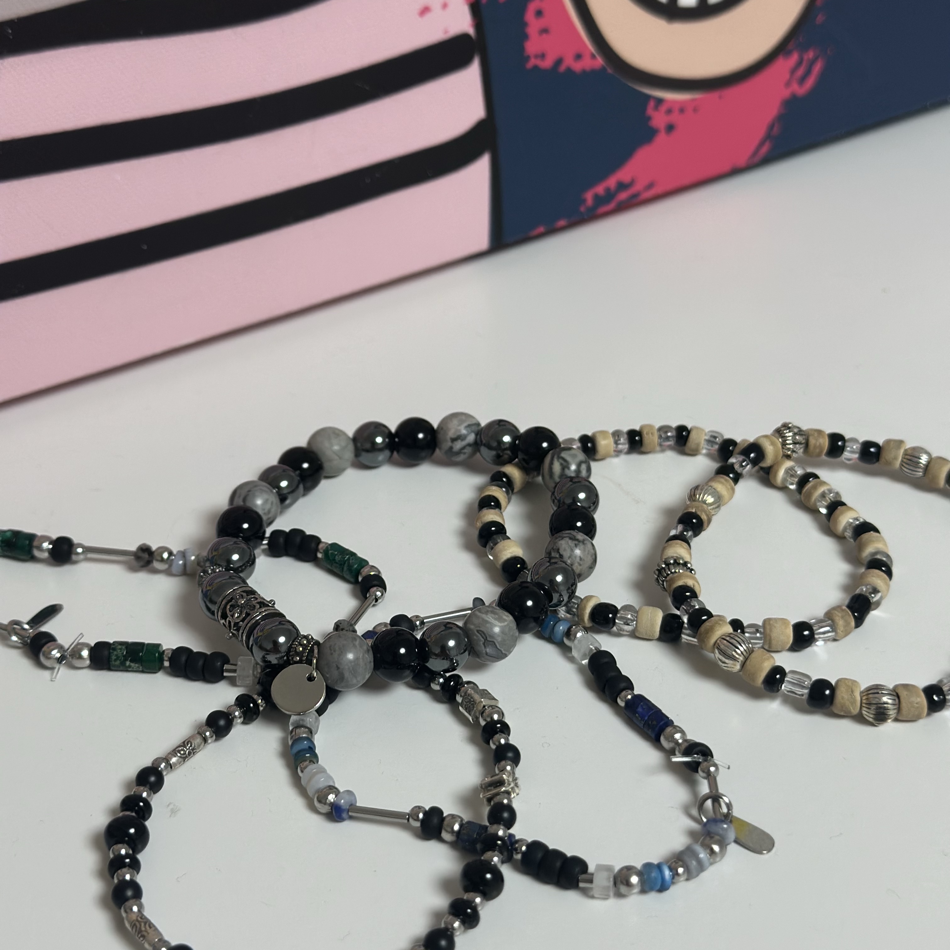 Scudo Garden Karen Beads Bracelet Black 착용 스타일
