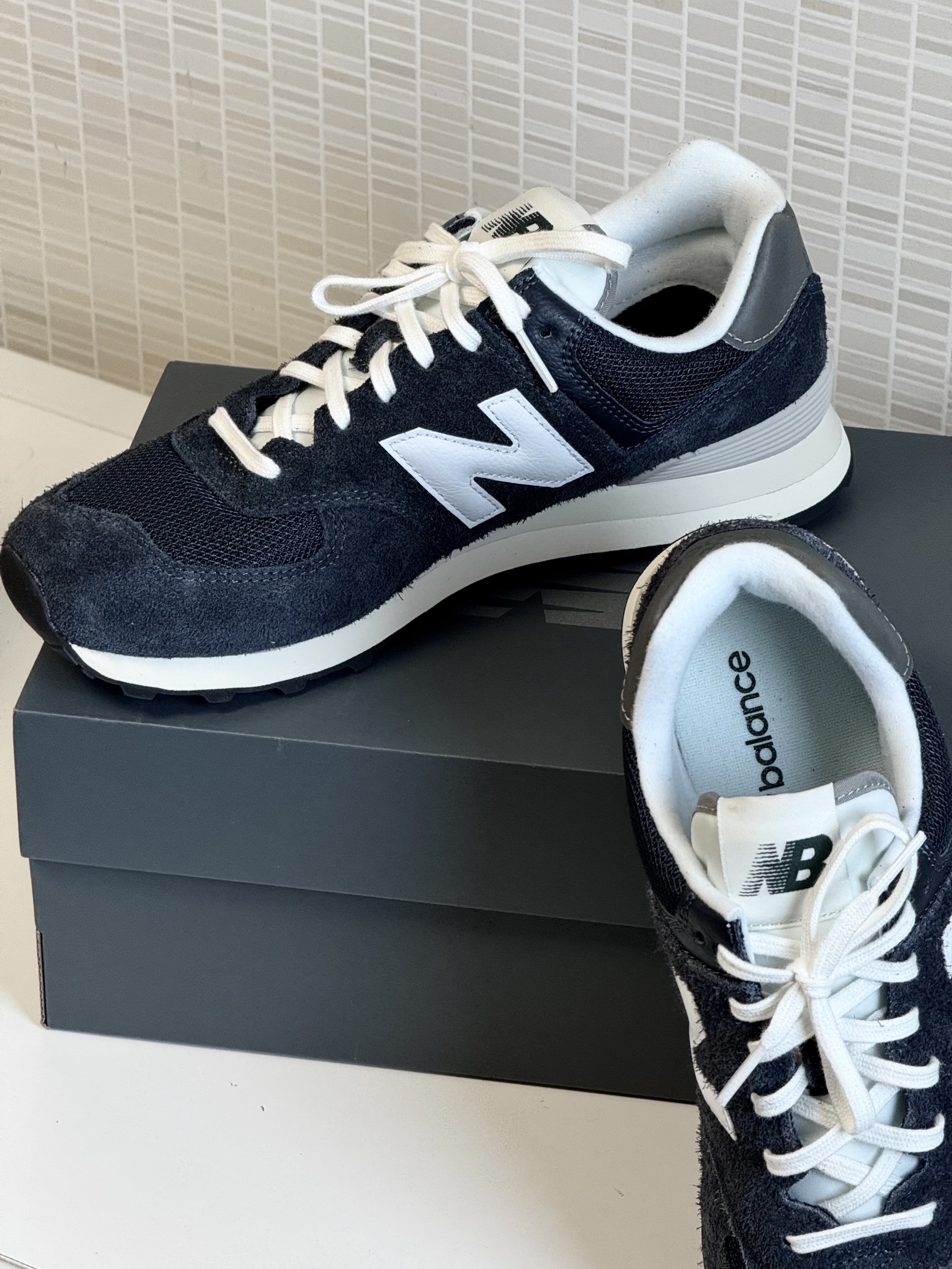 New Balance 574 Heritage Navy 착용 스타일