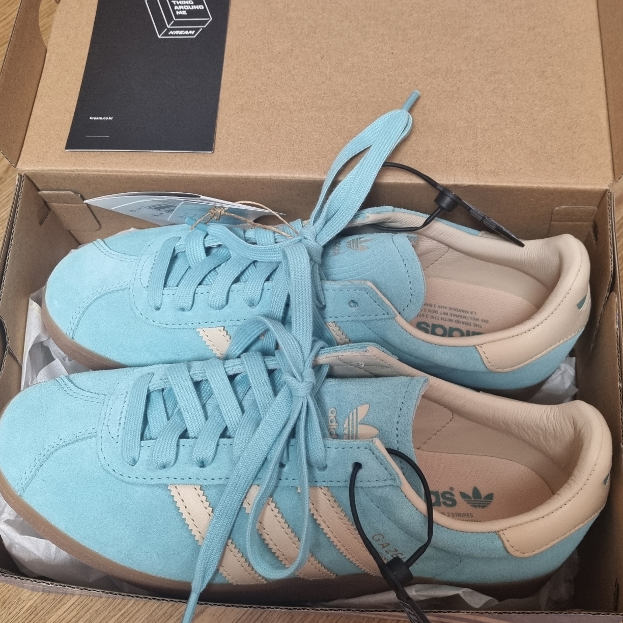 Adidas Gazelle 85 Easy Mint Crystal Sand 착용 스타일 - 1