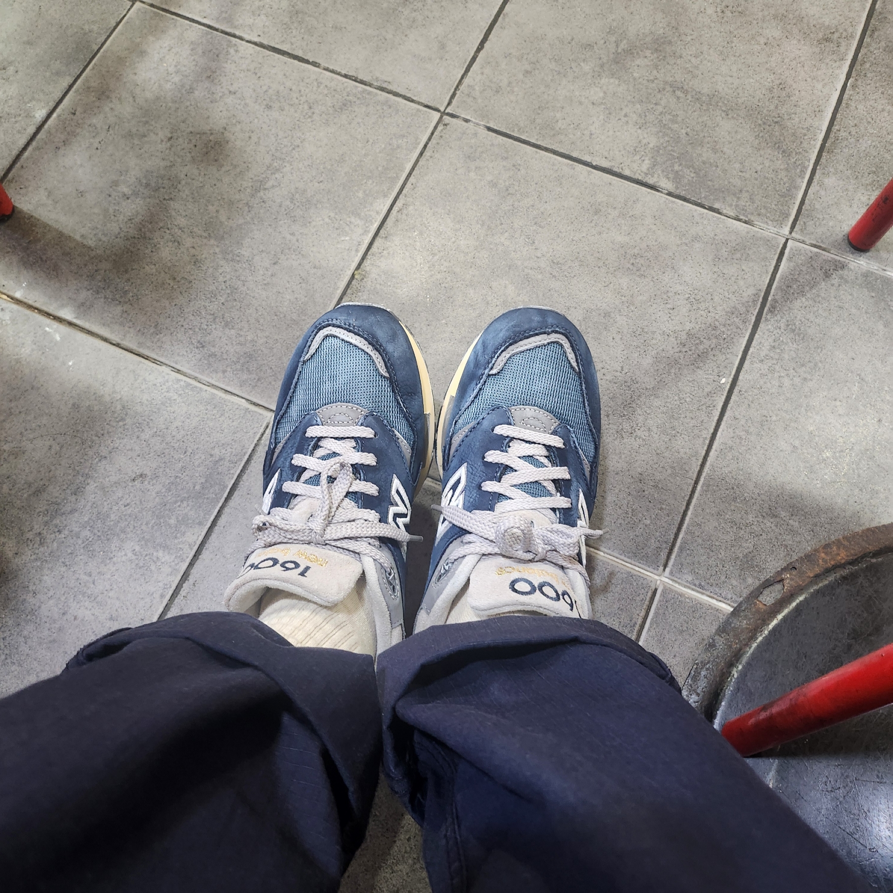 New Balance 1600 Premium Vintage Navy 착용 스타일 - 1