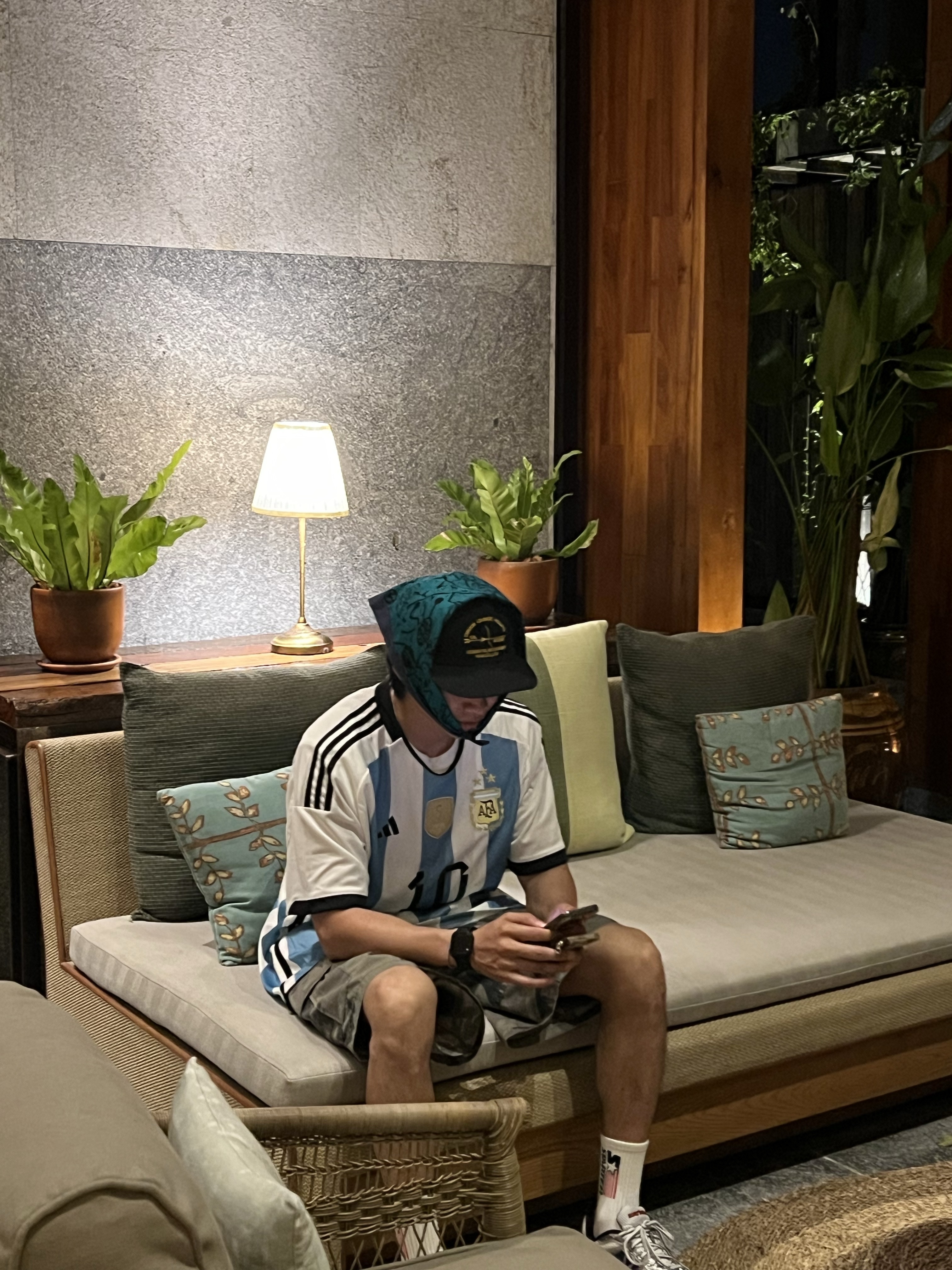 Adidas Argentina Home Jersey 2022 Winners 3-Star White Light Blue - US Sizing (Non Marking Ver.), New Balance 860v2 Metallic Silver 착용 스타일 - 2