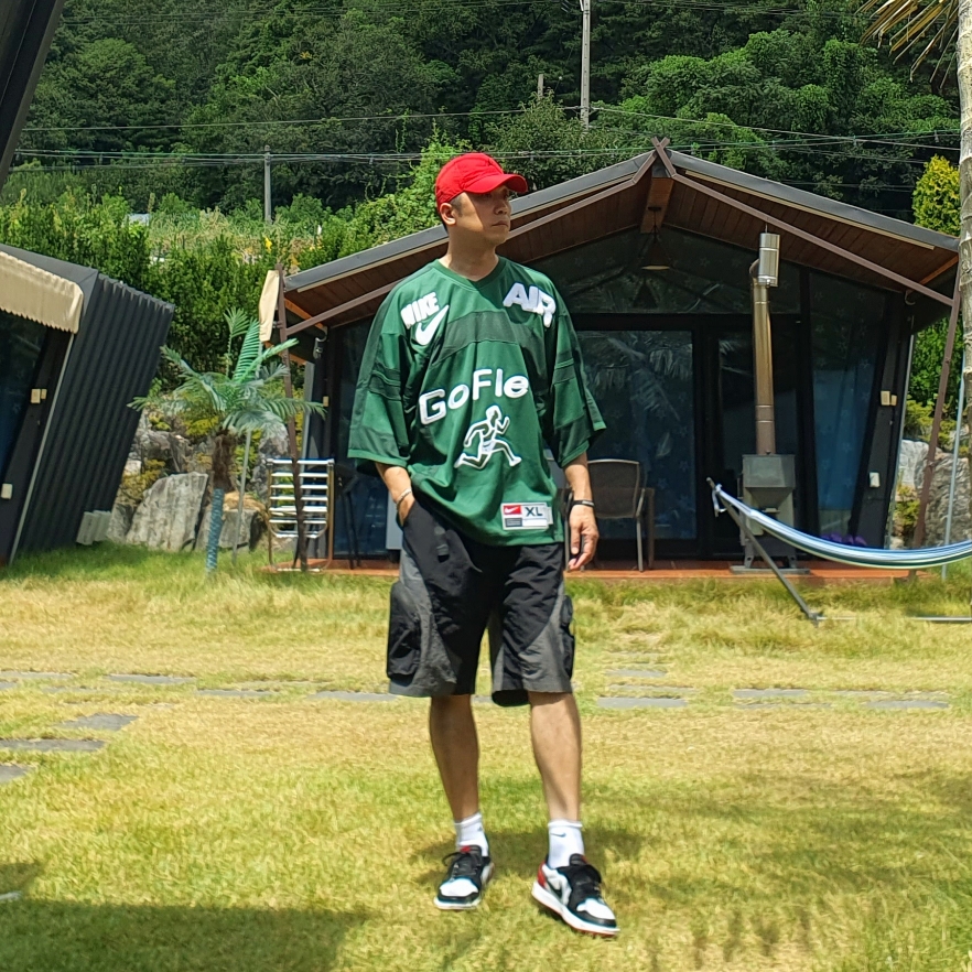 Jordan 1 Retro Low OG Black Toe, Nike x Cactus Plant Flea Market S/S Jersey Green - US/EU 착용 스타일 - 1