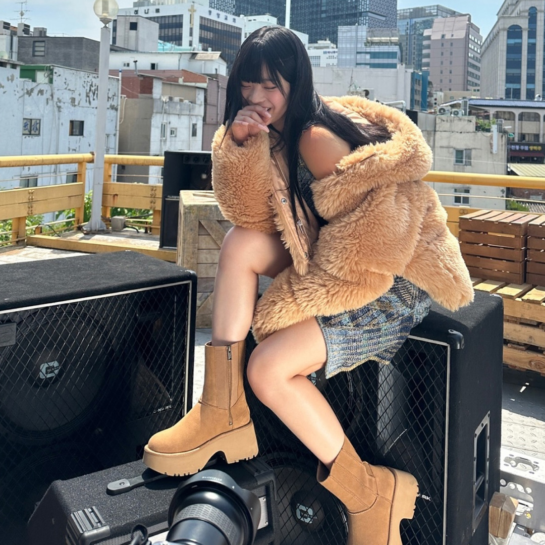 (W) UGG Classic Dipper Boots Chestnut 착용 스타일 - 2