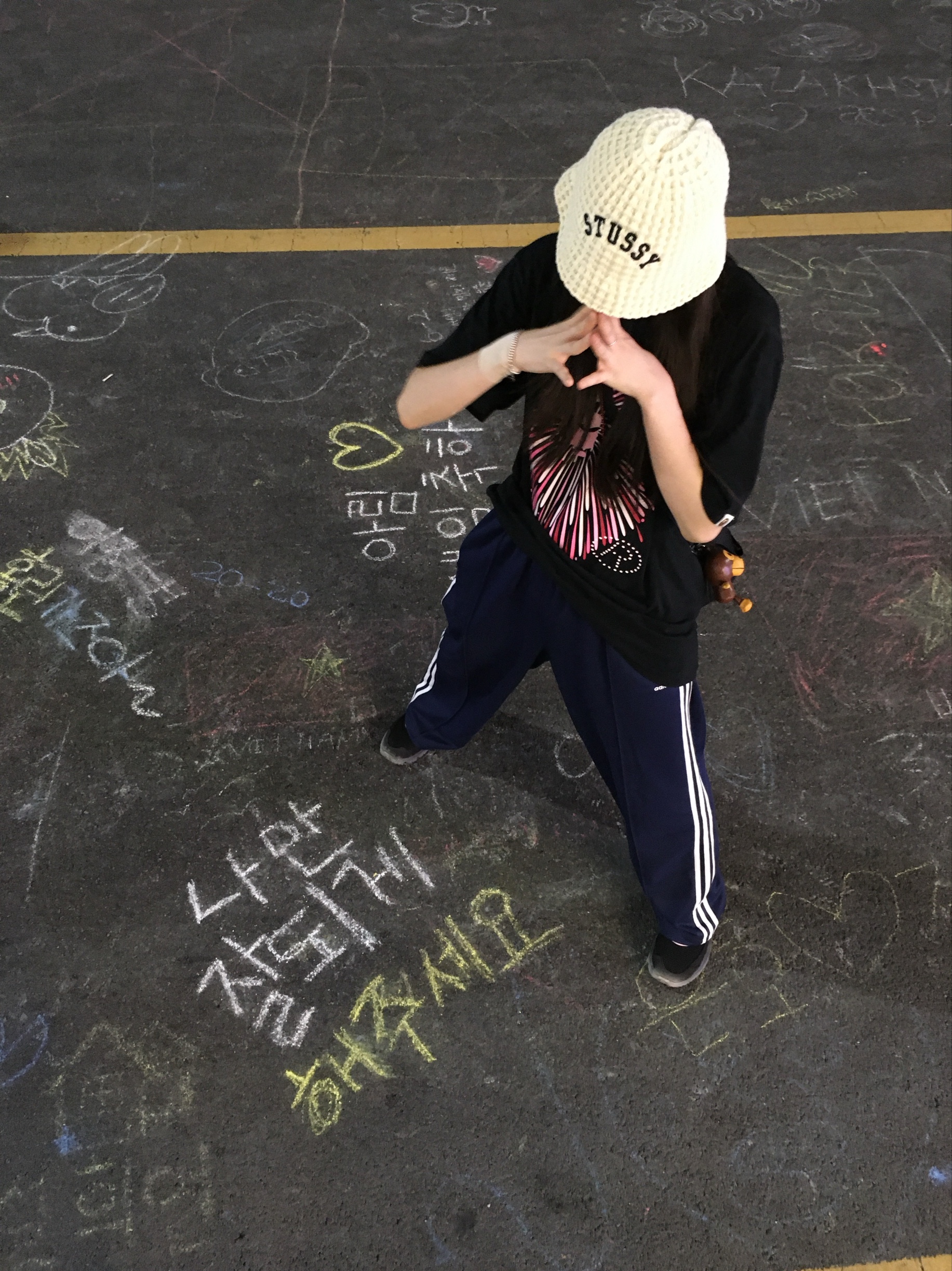 Stussy Bucket Hat Waffle Knit Bone, BAPE Baby Milo Plush Doll Keychain Brown 착용 스타일