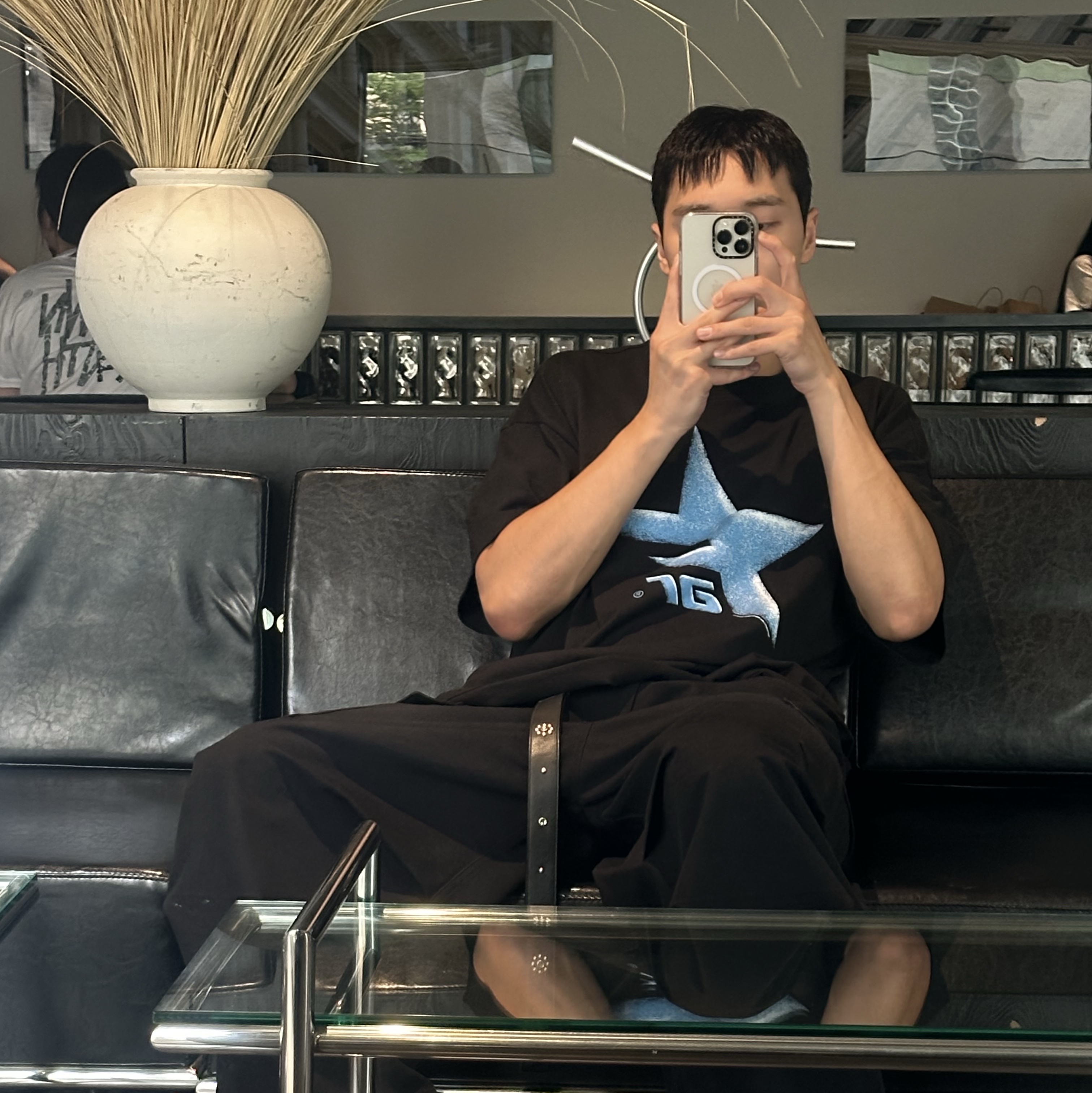 Nonnod Side Zip Cargo Pants Black, Farfromwhat Far Star Logo T-Shirt Green 착용 스타일 - 3