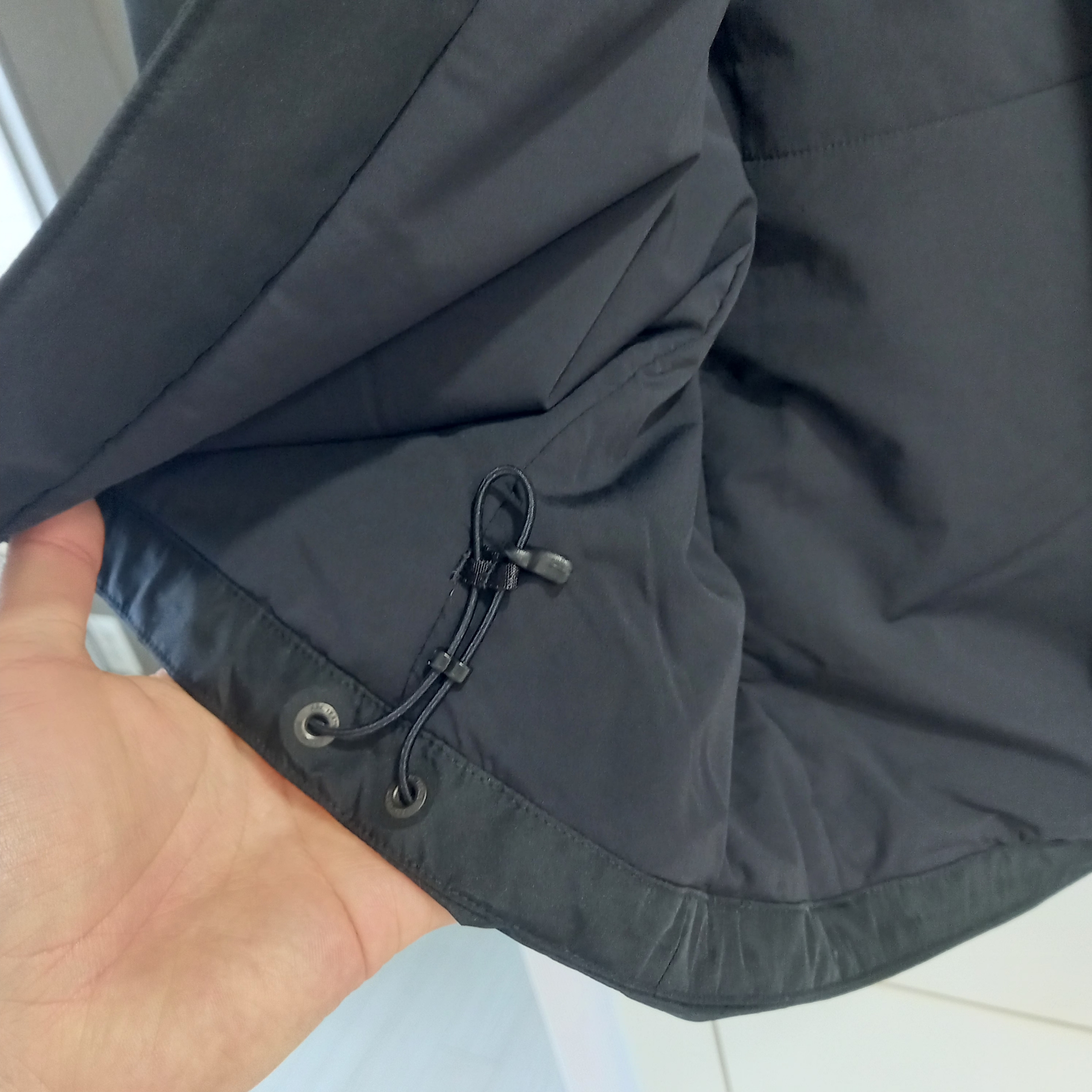 Arc'teryx Solano Insulated Hoody Black Graphite, Arc'teryx Solano Insulated Hoody Black Graphite 착용 스타일 - 9